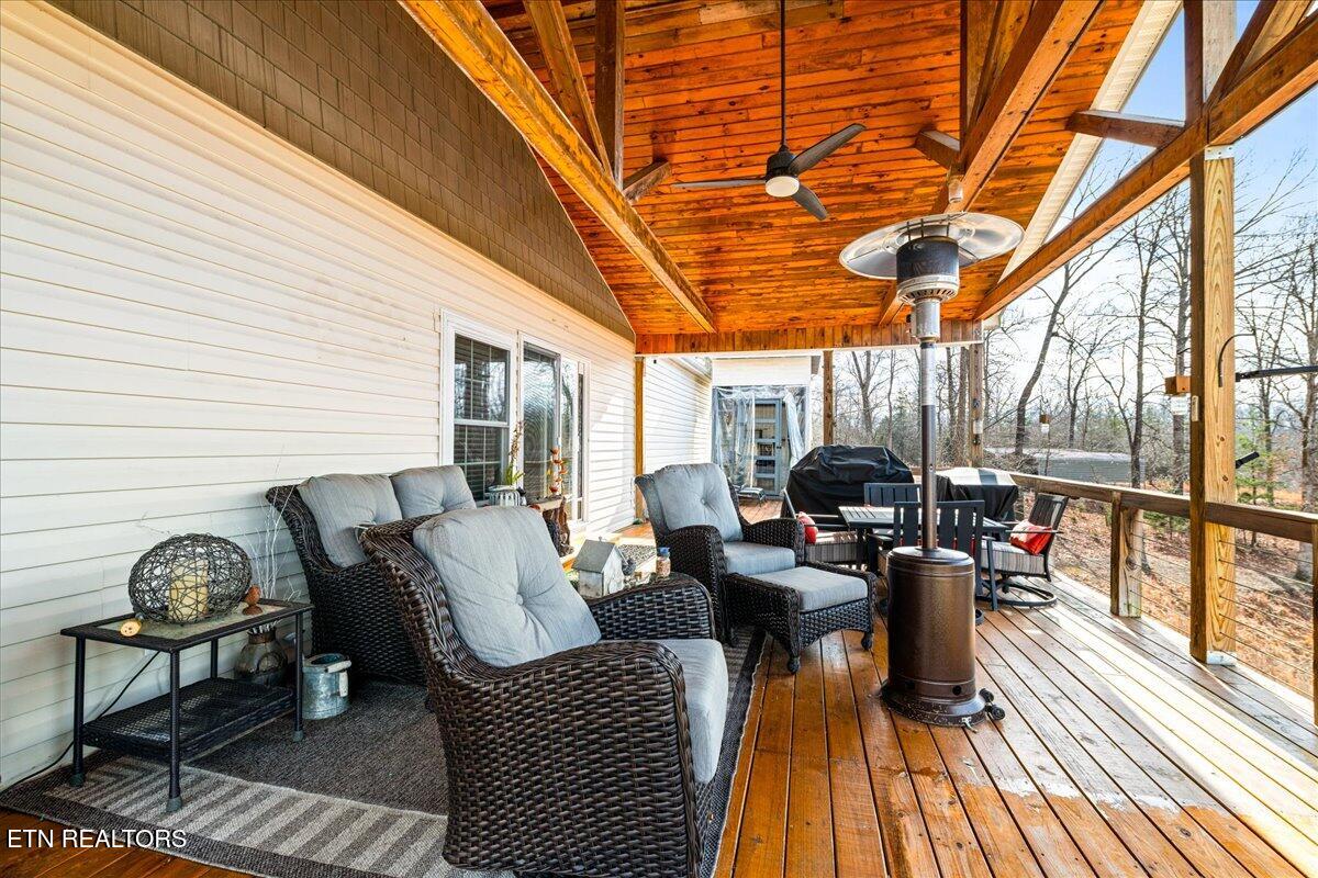 1048 Deerfield Way Lafollette TN 37766