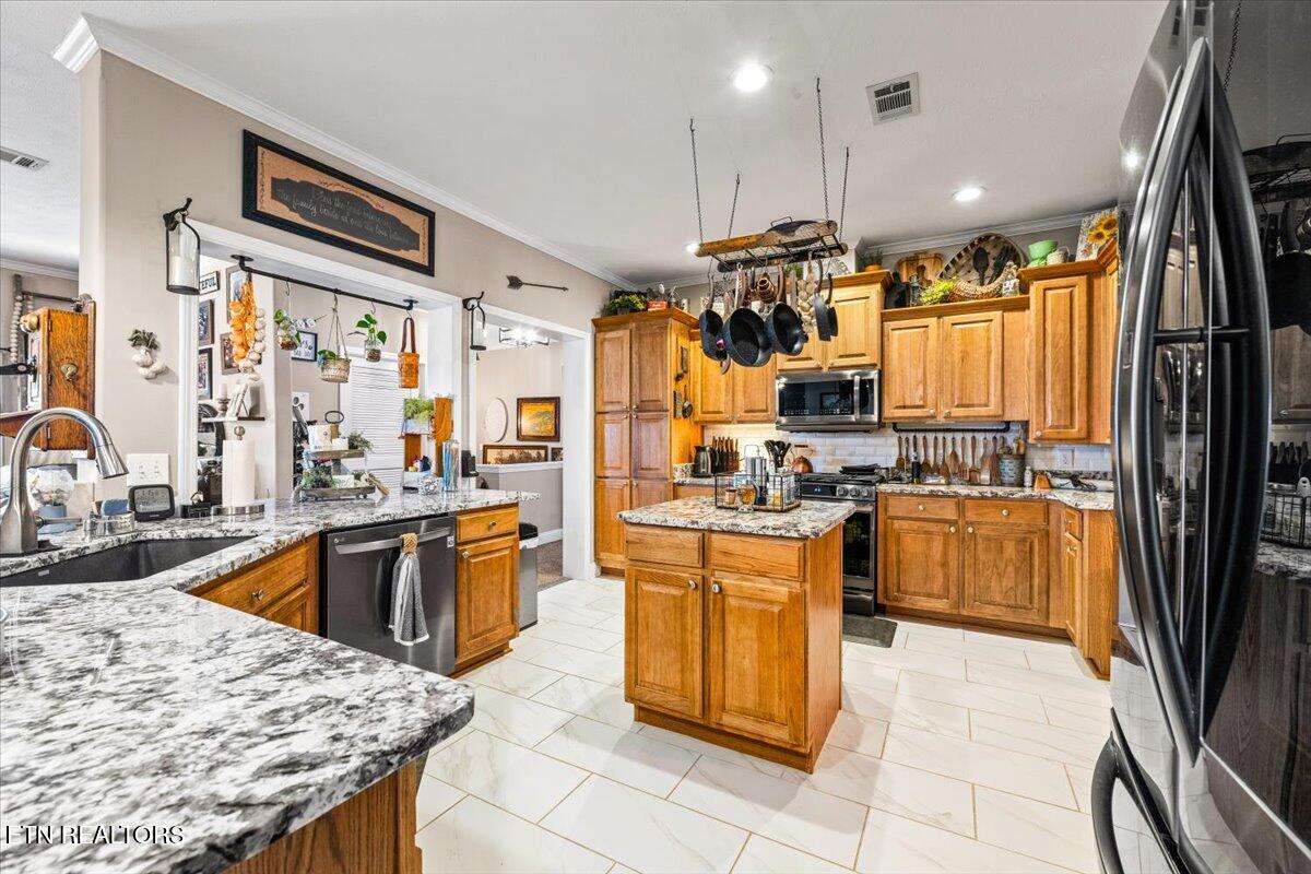 1048 Deerfield Way Lafollette TN 37766