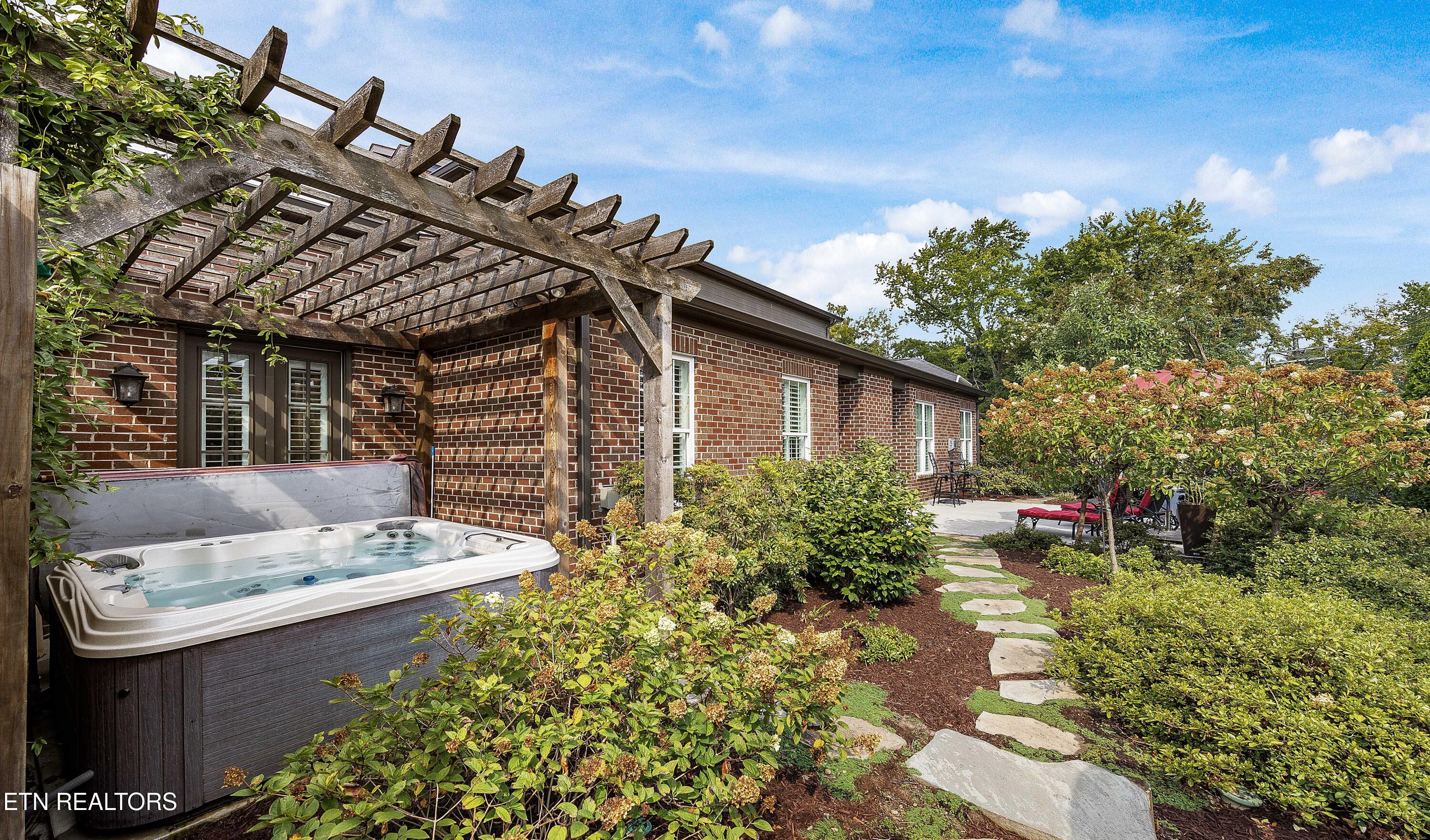 404 Boxwood Knoxville TN 37919