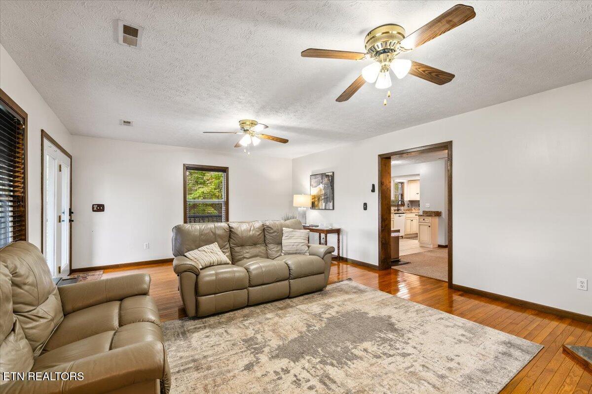 398 Perry Smith Lane Caryville TN 37714