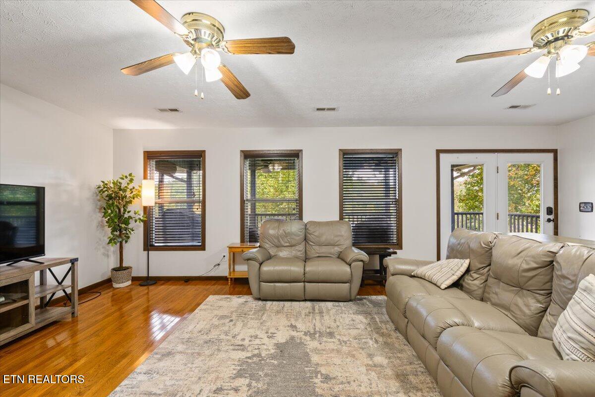 398 Perry Smith Lane Caryville TN 37714