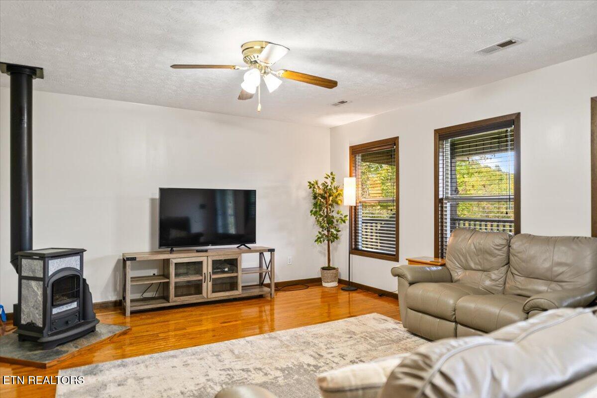 398 Perry Smith Lane Caryville TN 37714