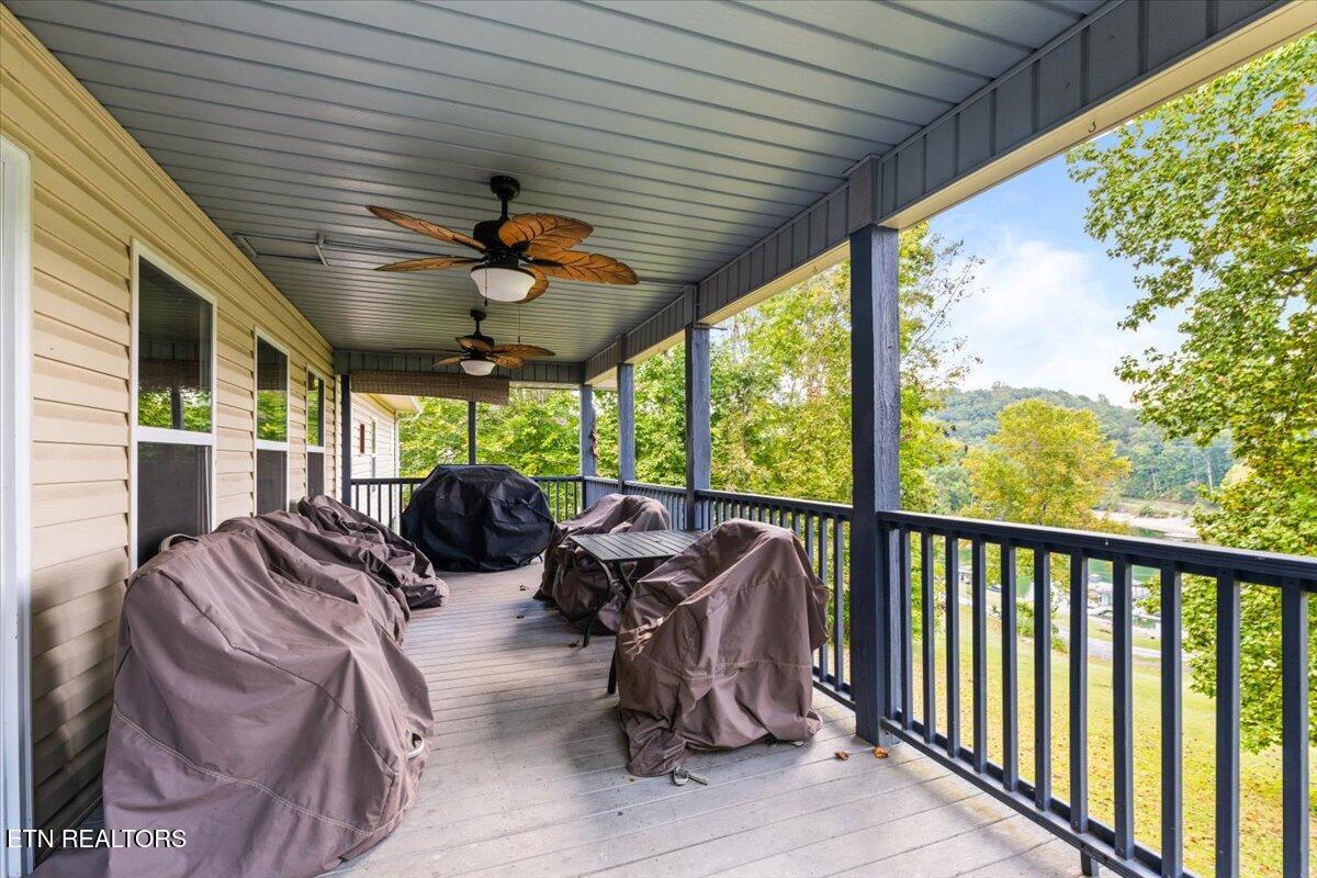 398 Perry Smith Lane Caryville TN 37714