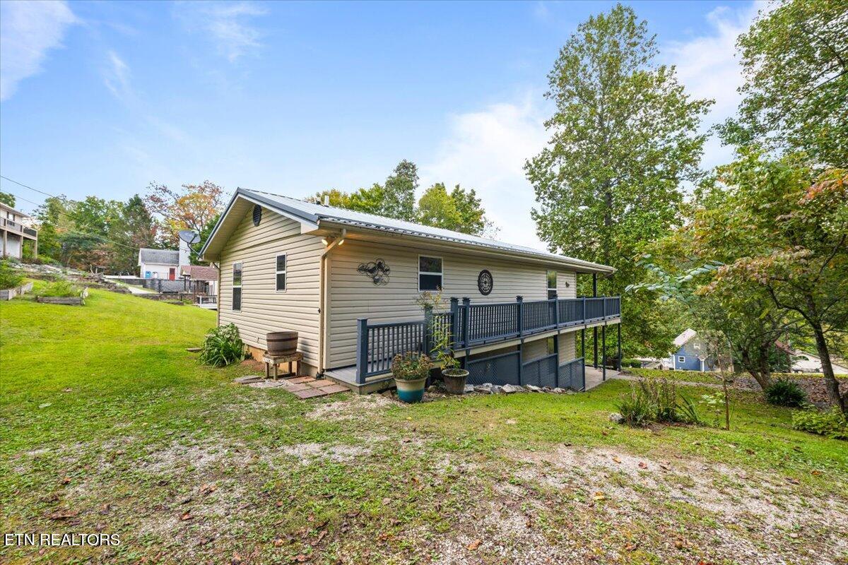 398 Perry Smith Lane Caryville TN 37714