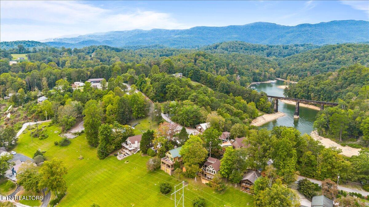 398 Perry Smith Lane Caryville TN 37714