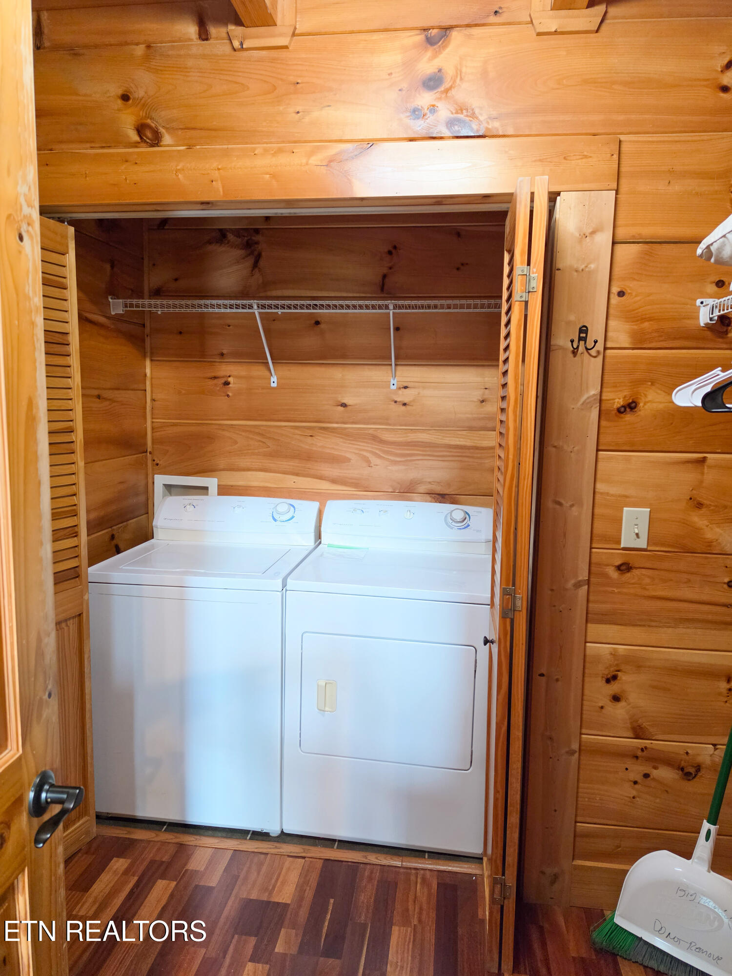1959 Blackthorn Trail Sevierville TN 37876