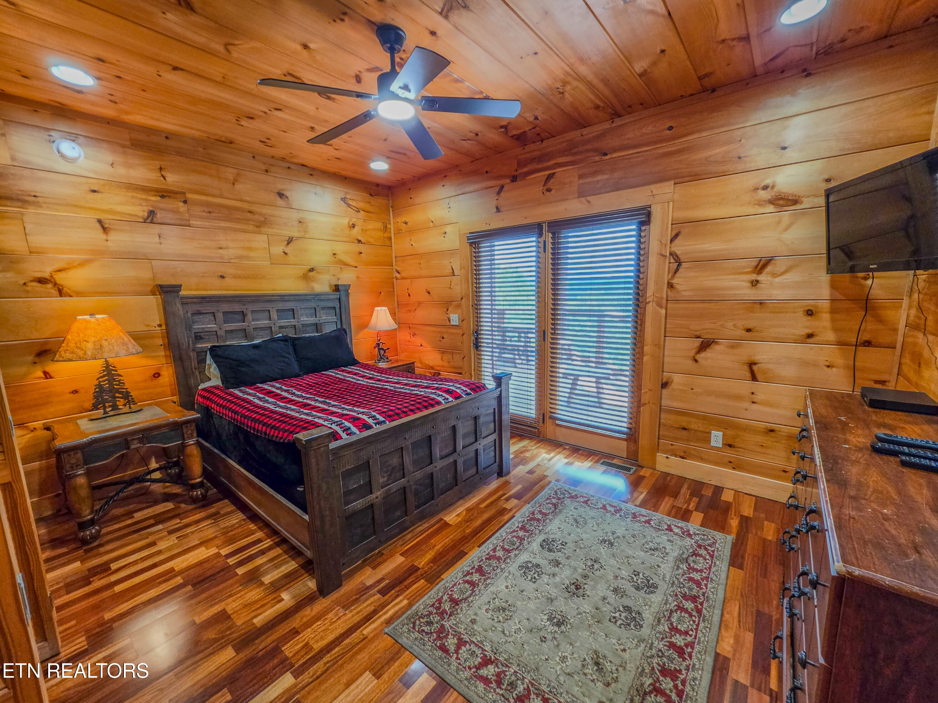 1959 Blackthorn Trail Sevierville TN 37876