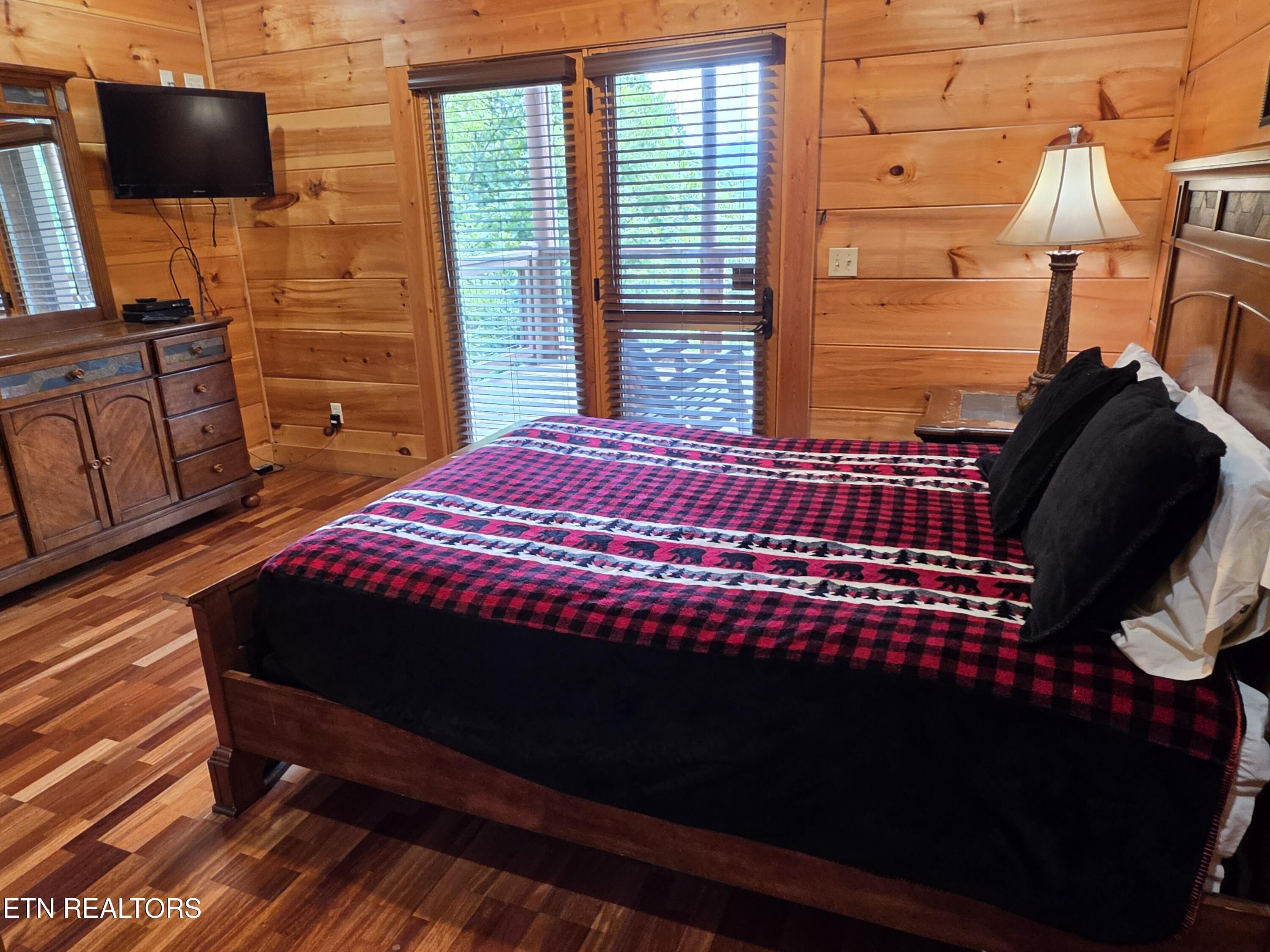 1959 Blackthorn Trail Sevierville TN 37876