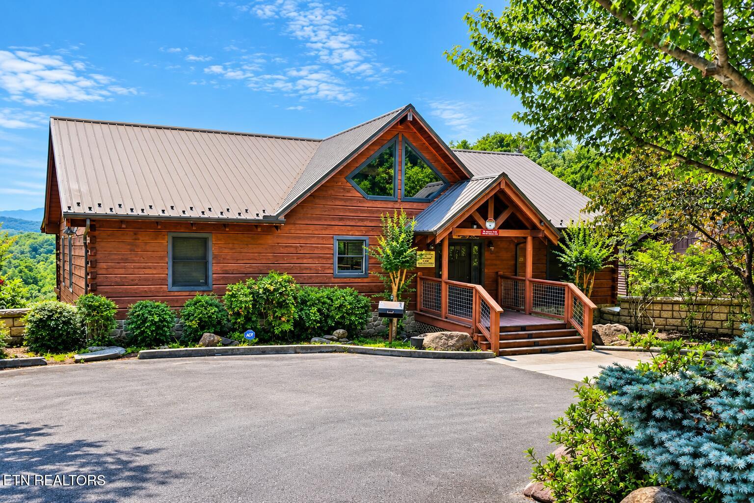 1959 Blackthorn Trail Sevierville TN 37876