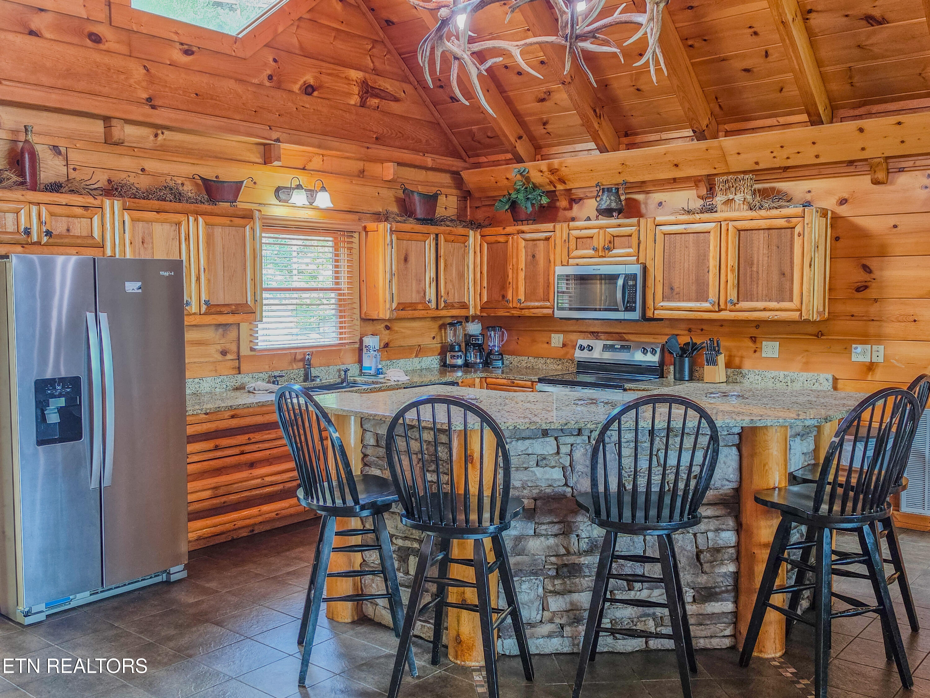 1959 Blackthorn Trail Sevierville TN 37876