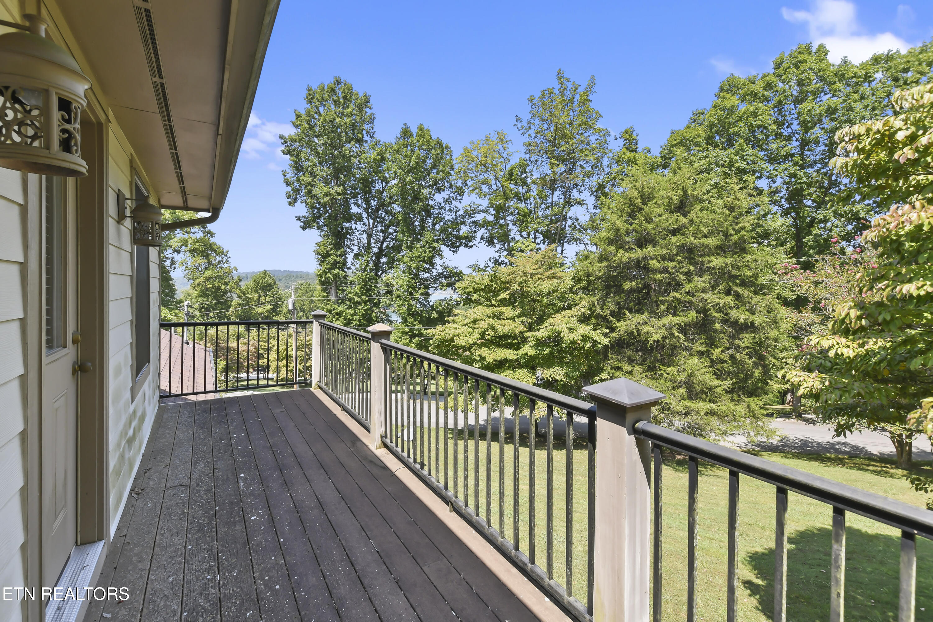 1517 Deerfield Way Lafollette TN 37766