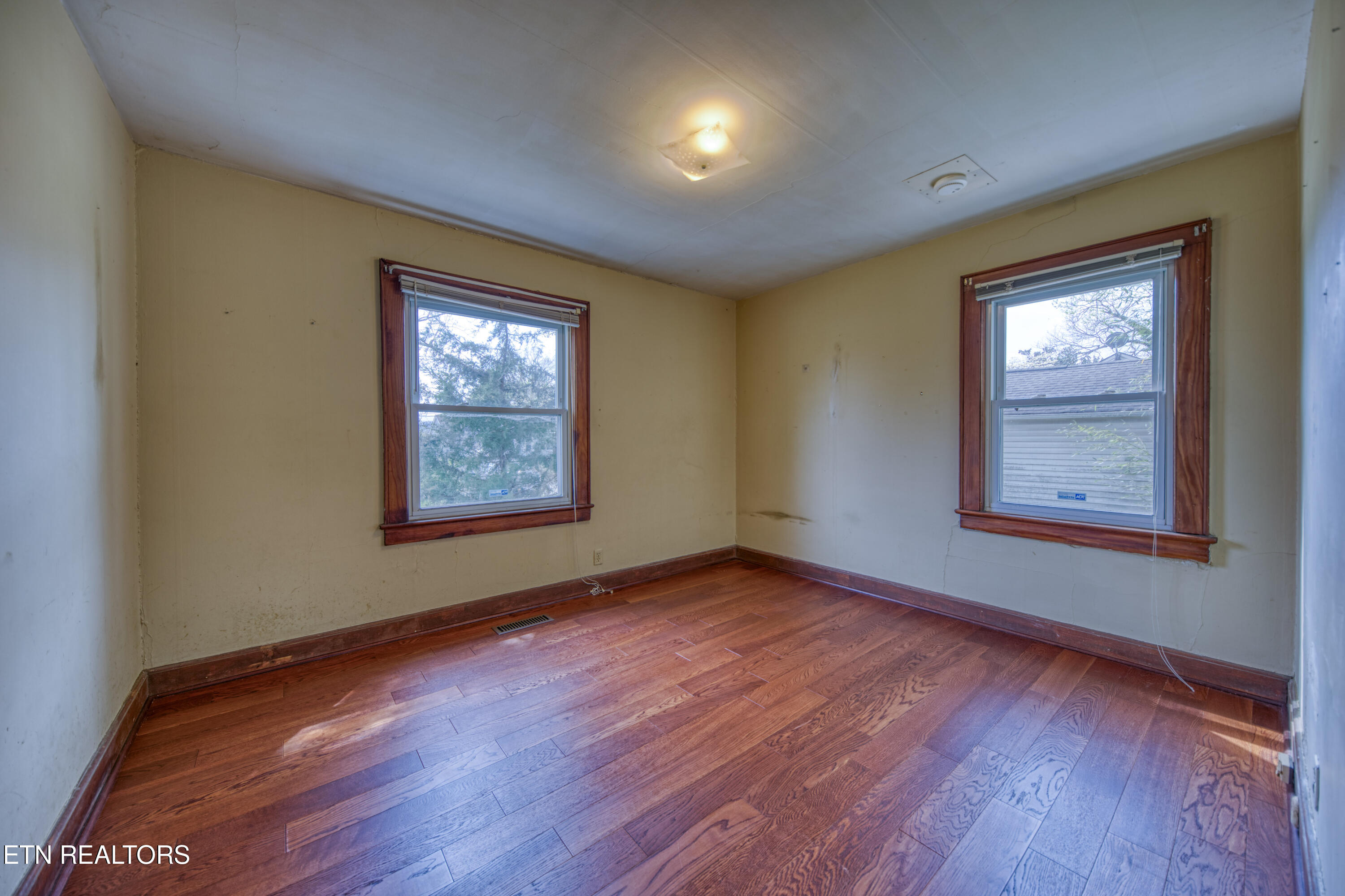 1115 W Parkway Avenue Knoxville TN 37912