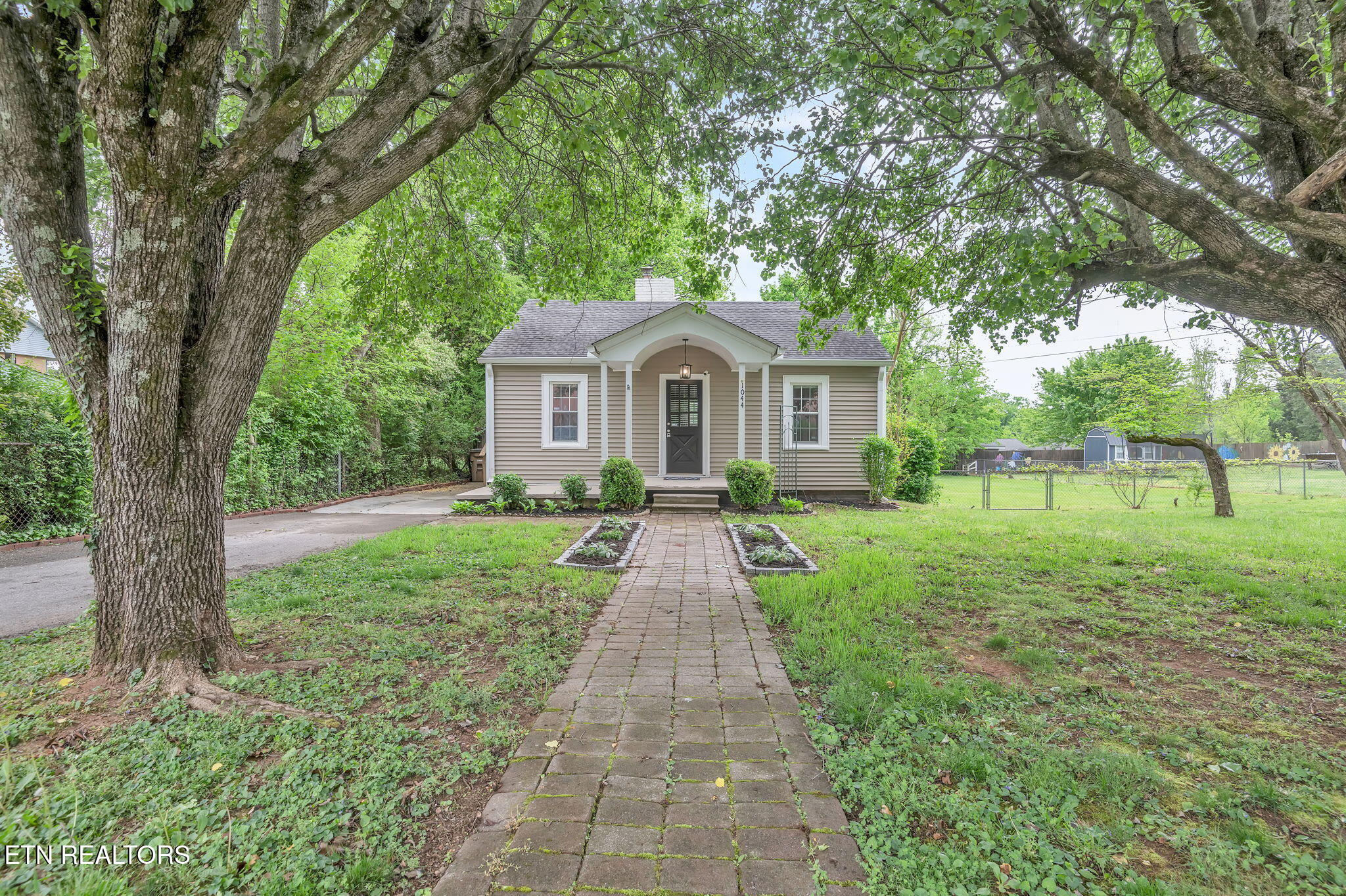 1044 W Parkway Avenue Knoxville TN 37912