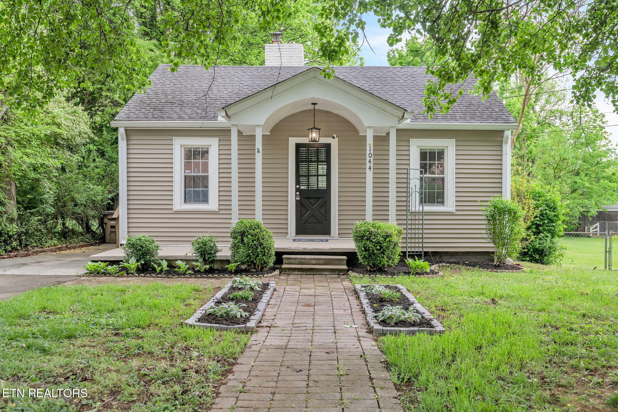 1044 W Parkway Avenue Knoxville TN 37912