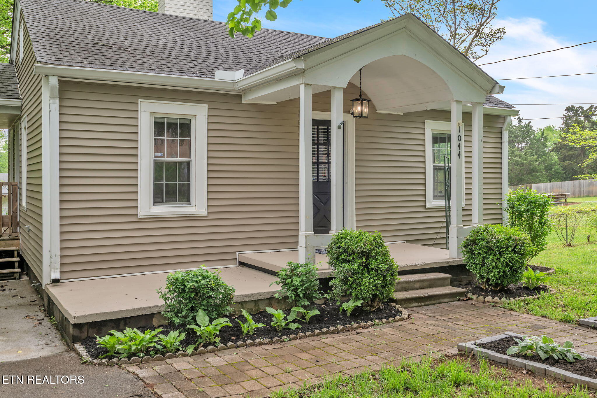 1044 W Parkway Avenue Knoxville TN 37912