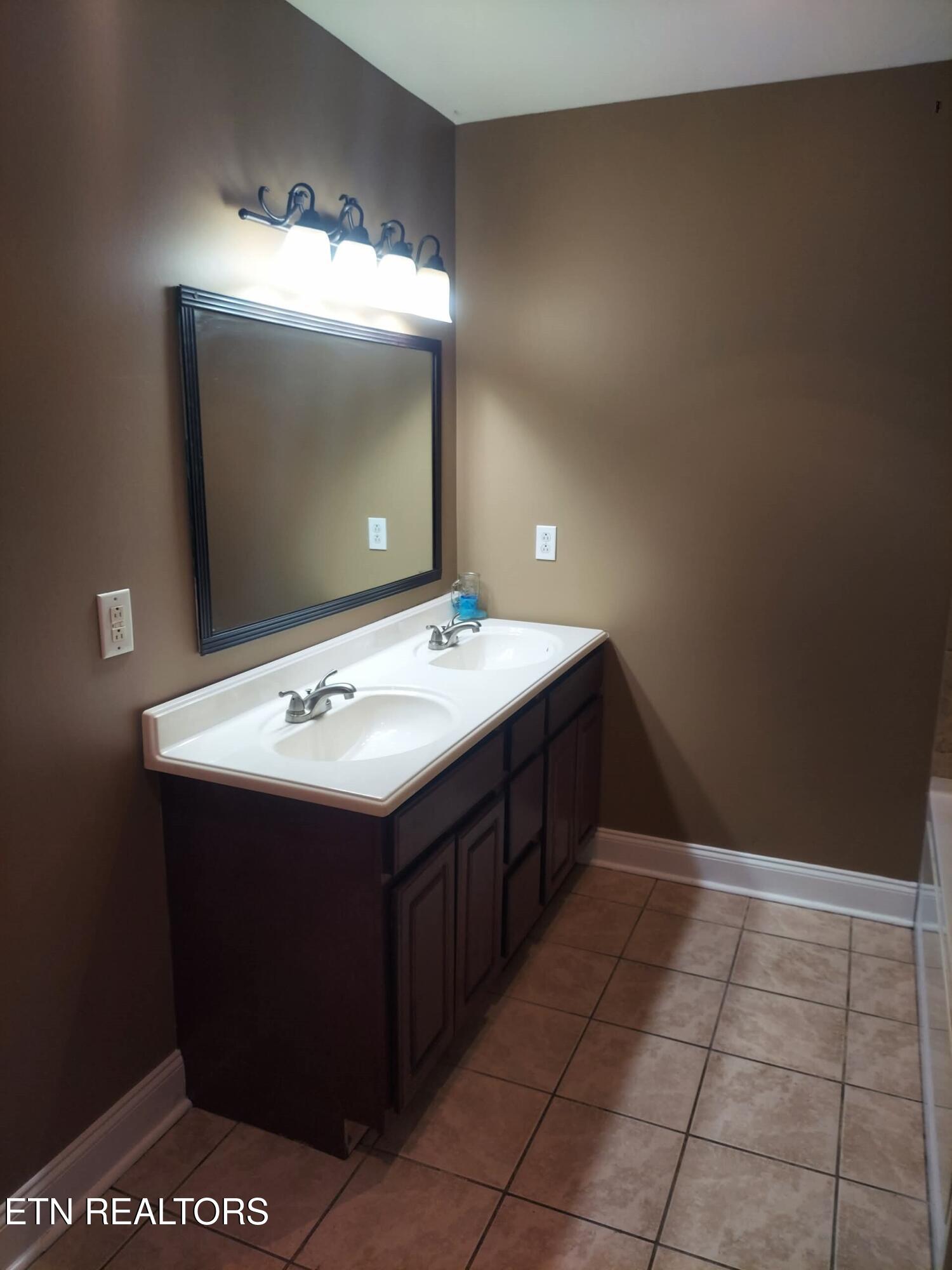 4776 Roane State Highway Rockwood TN 37854