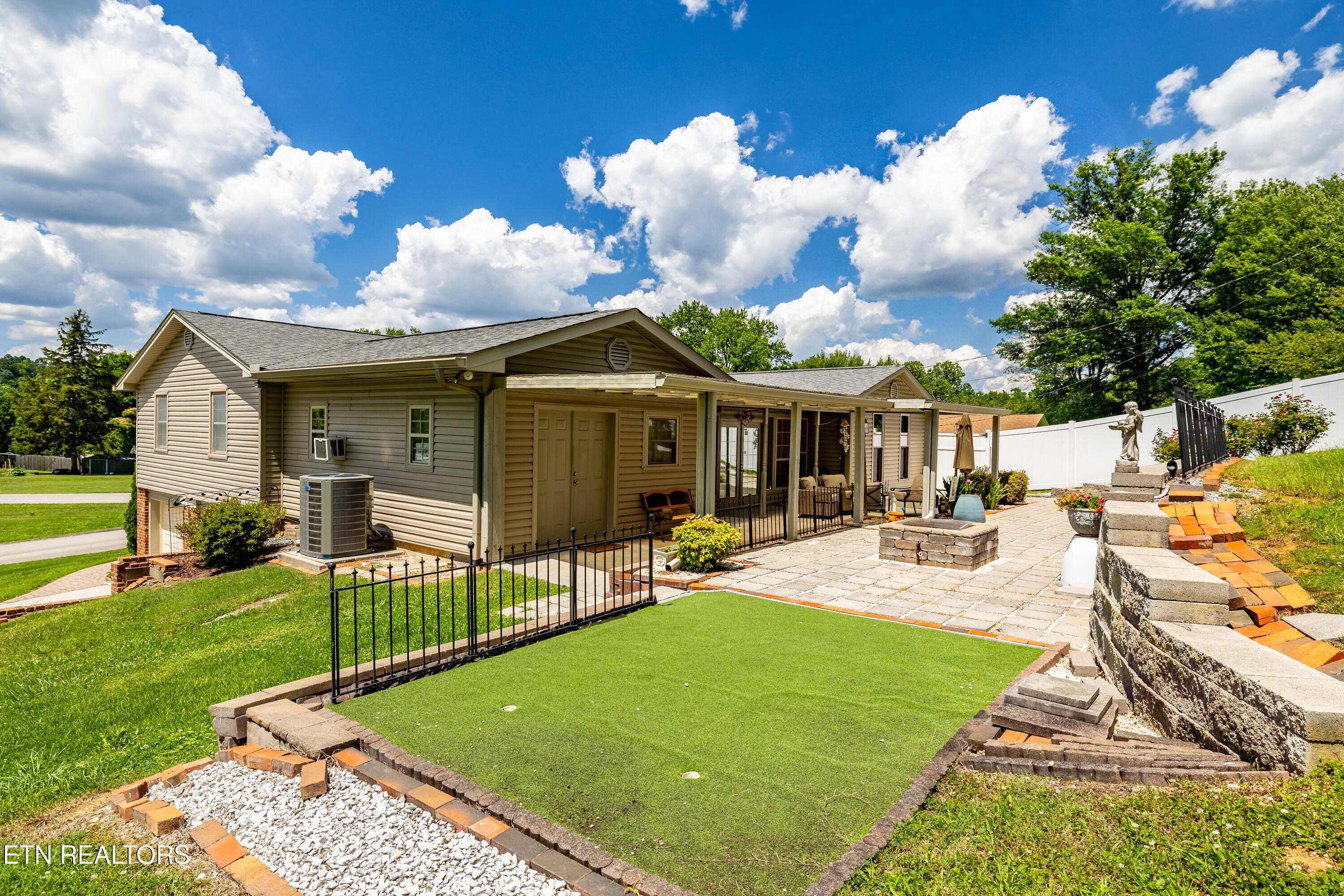 1321 Crestwood Drive Louisville TN 37777