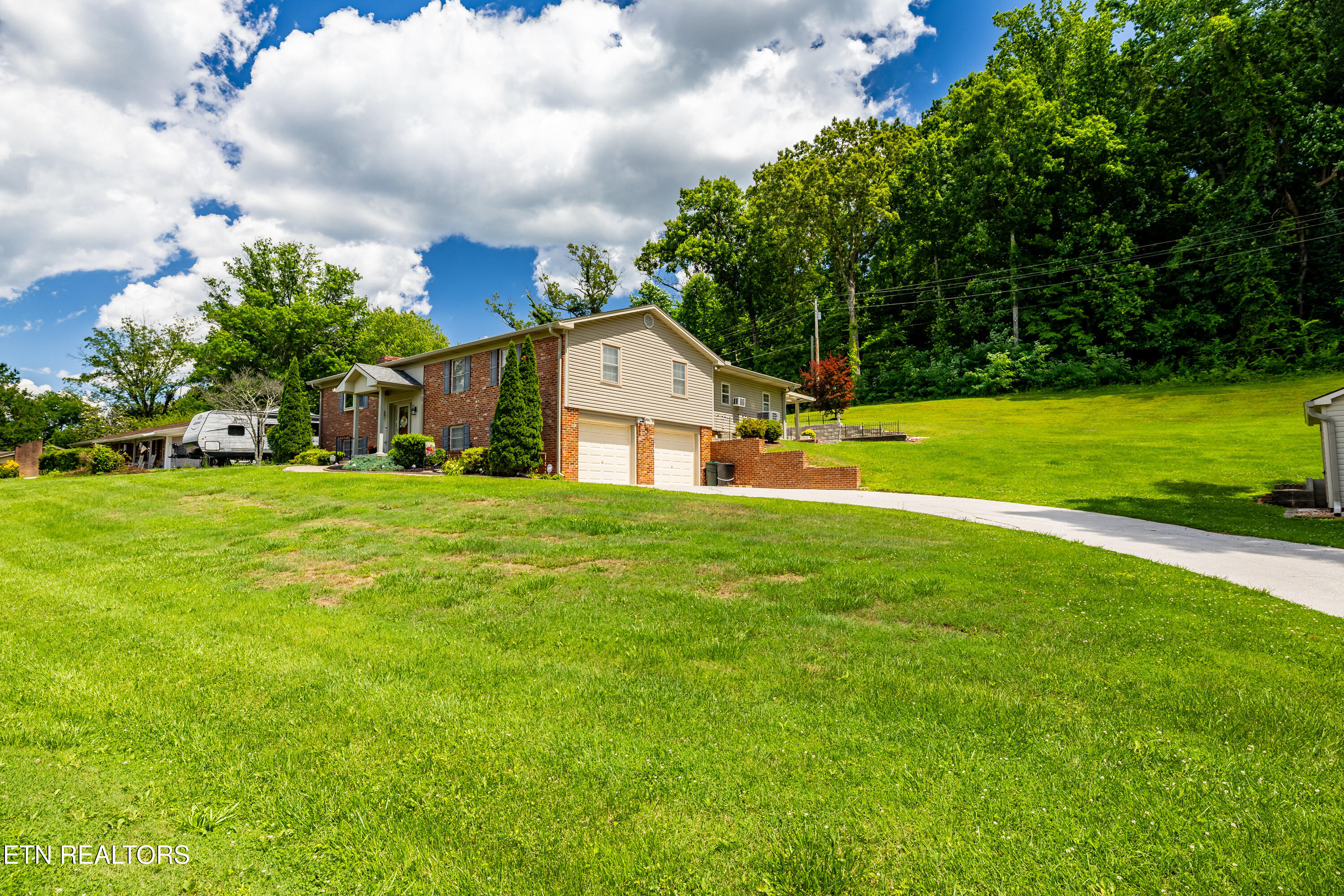 1321 Crestwood Drive Louisville TN 37777