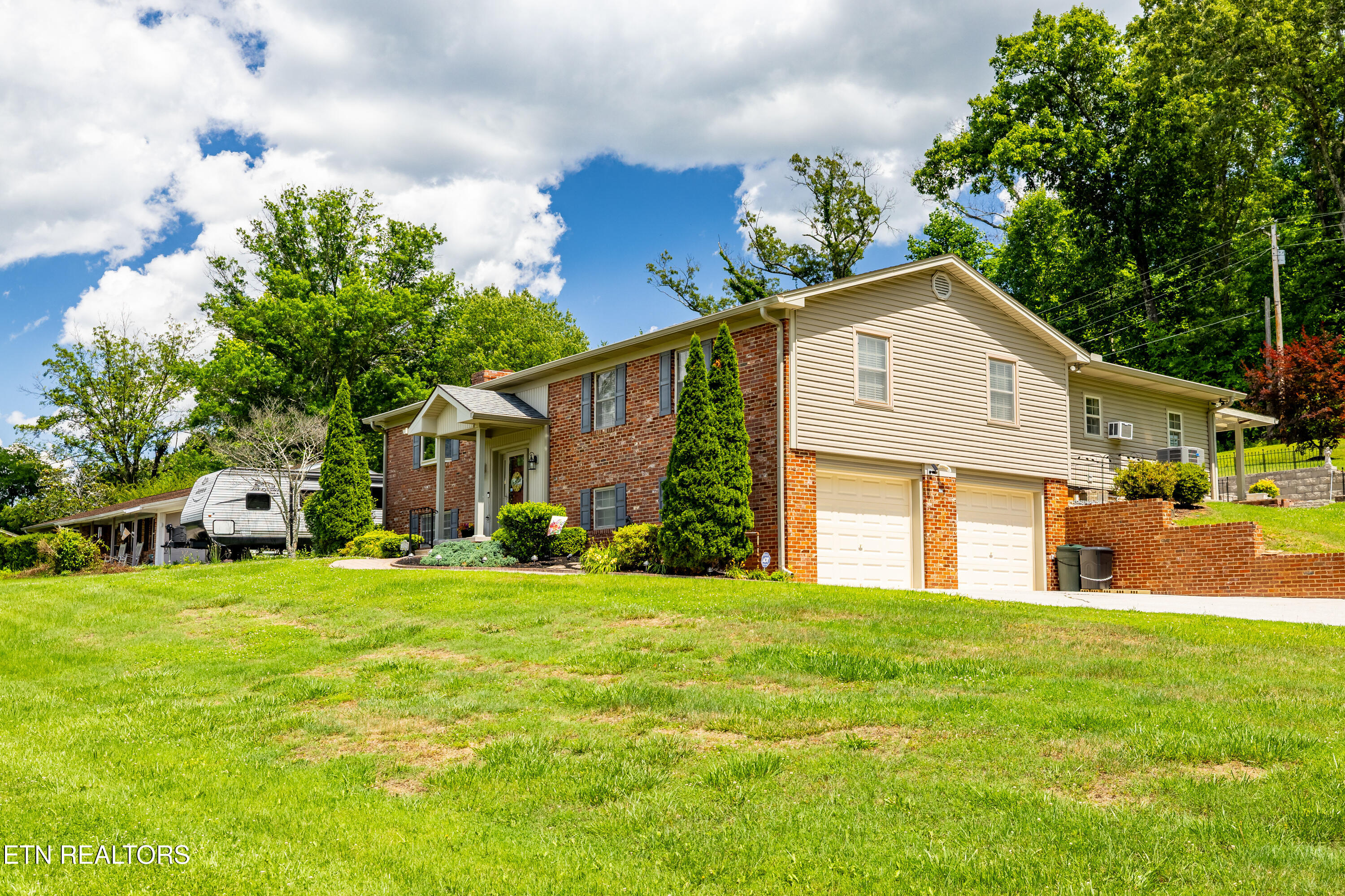 1321 Crestwood Drive Louisville TN 37777