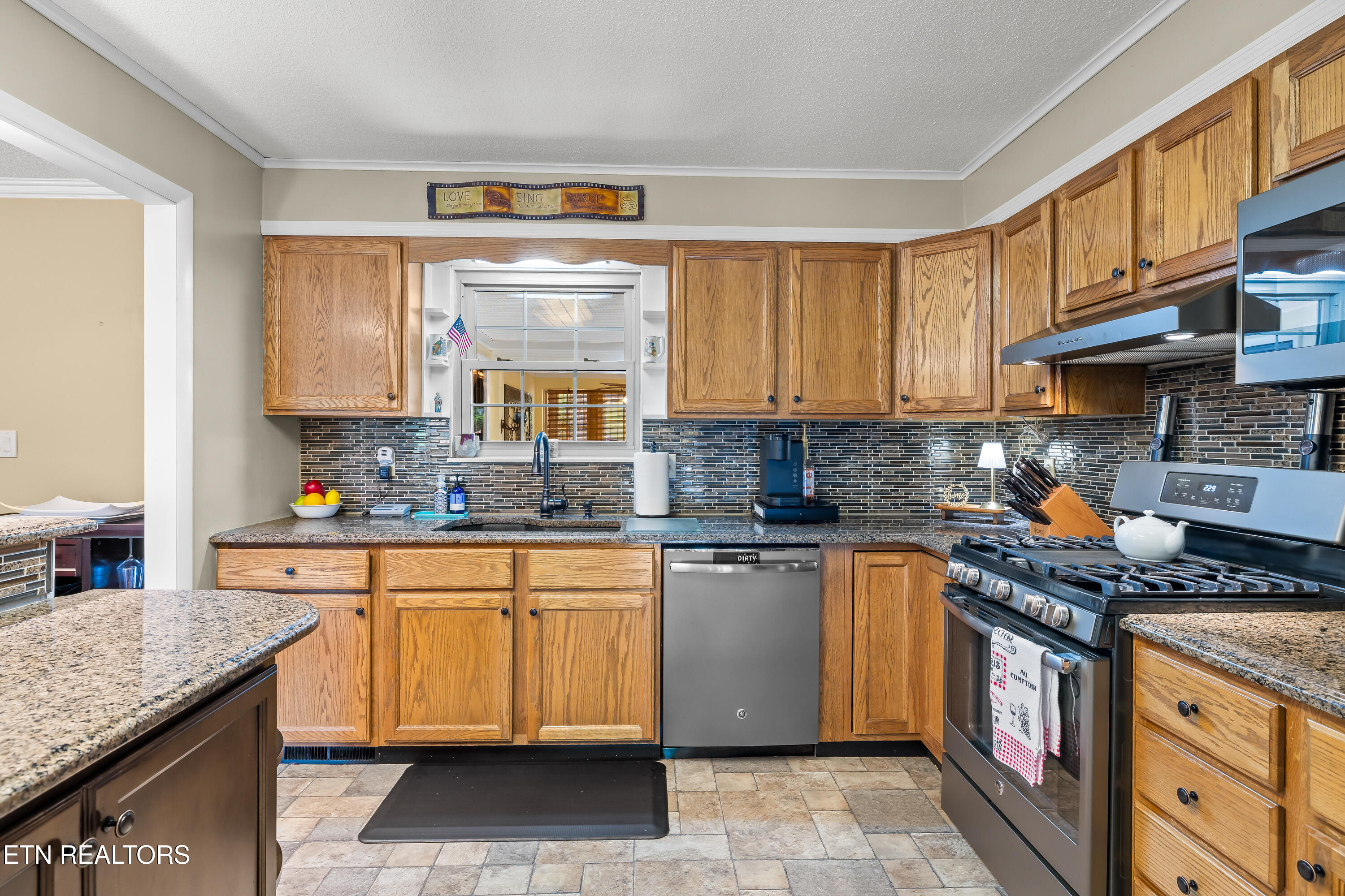 1321 Crestwood Drive Louisville TN 37777