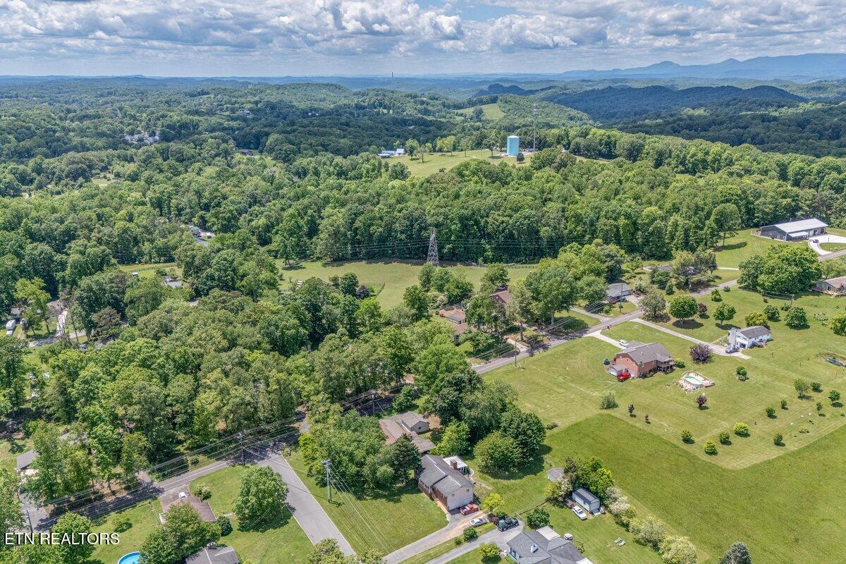 8305 Sharp Road Powell TN 37849