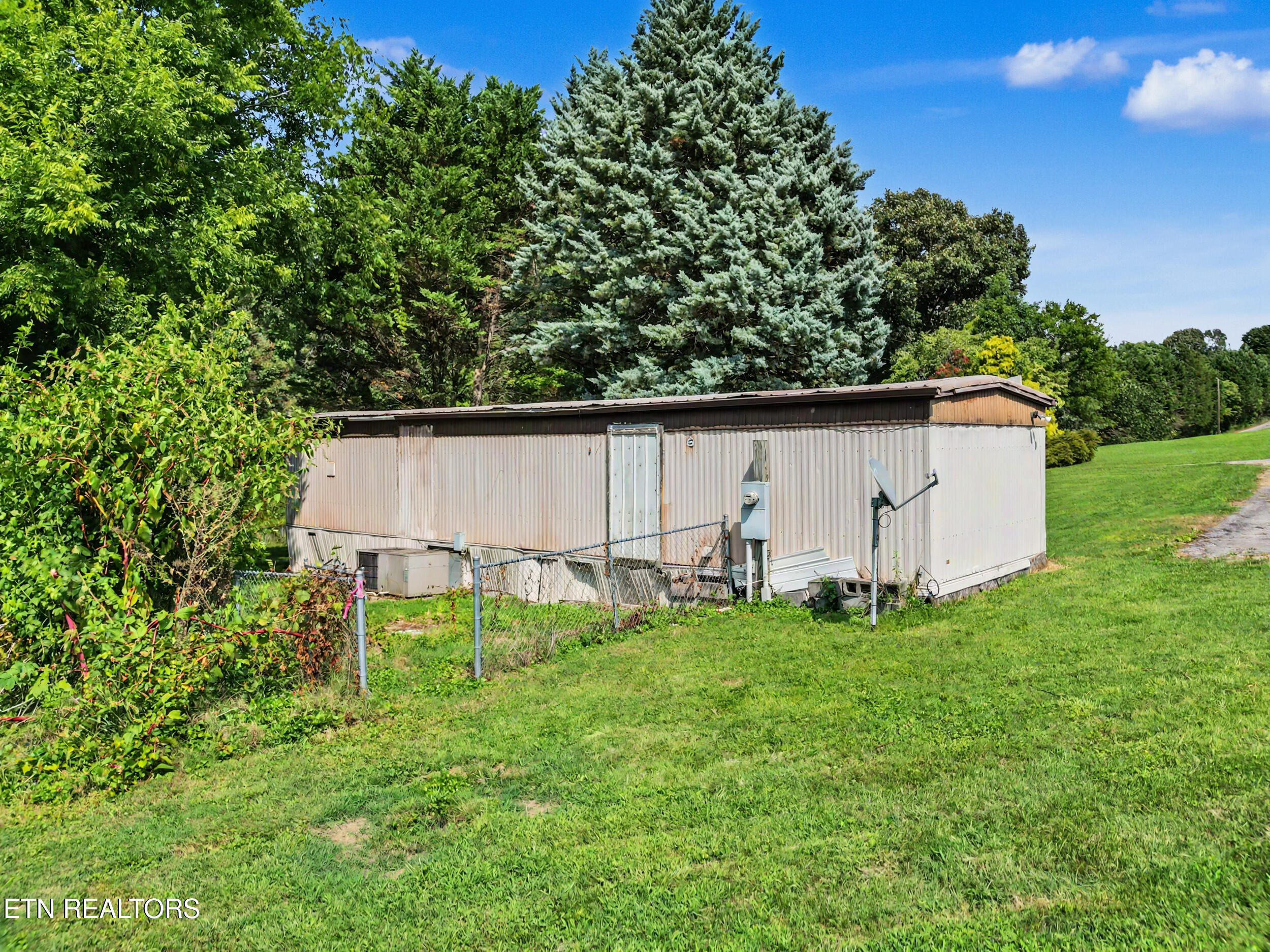 3229 Clover Hill Ridge Road Maryville TN 37801
