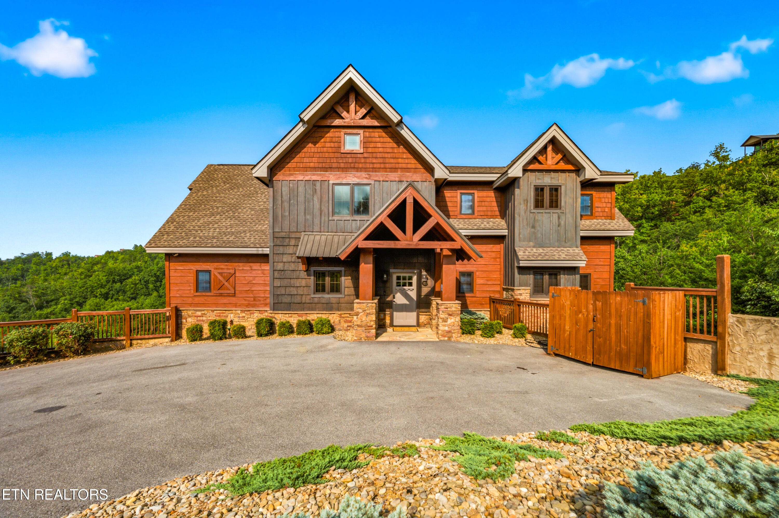 2920 Misty Bluff Trail Sevierville TN 37862