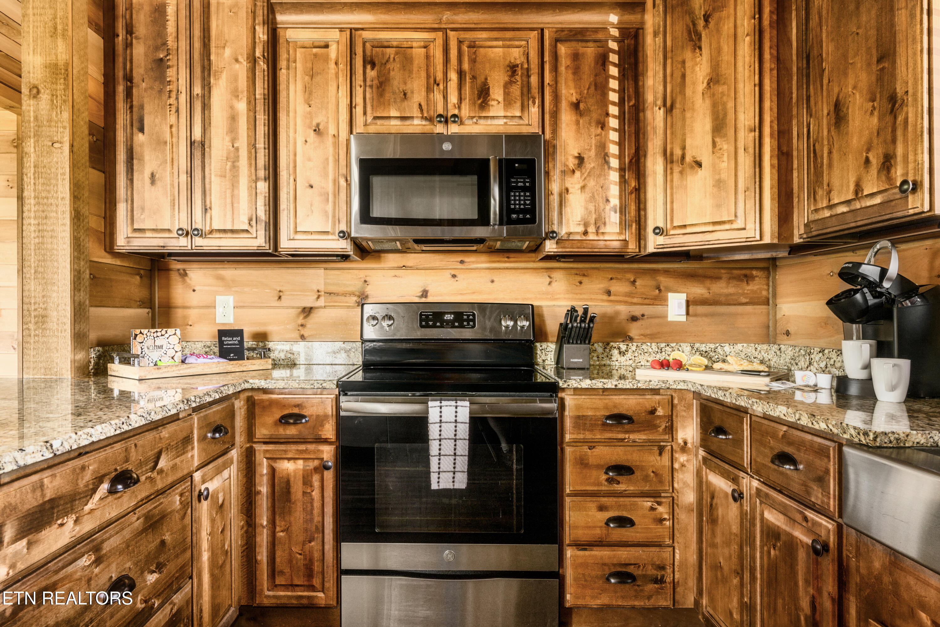 2920 Misty Bluff Trail Sevierville TN 37862