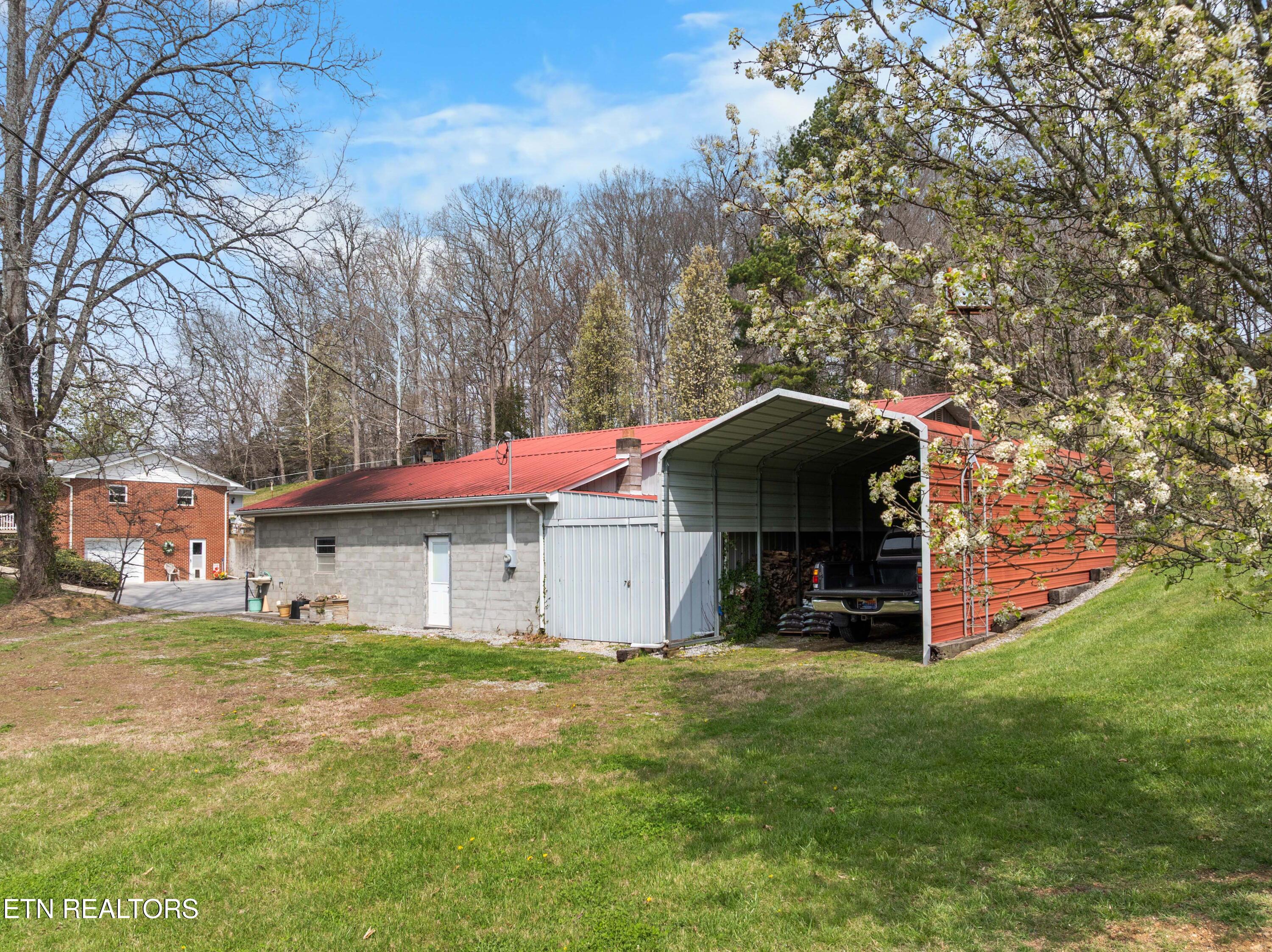 395 Wolfe Road Luttrell TN 37779