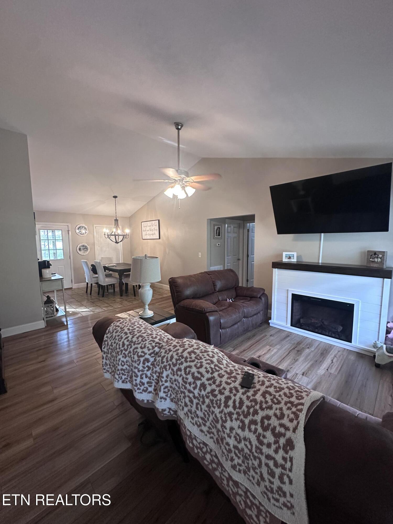 808 Ojibwa Lane Crossville TN 38572
