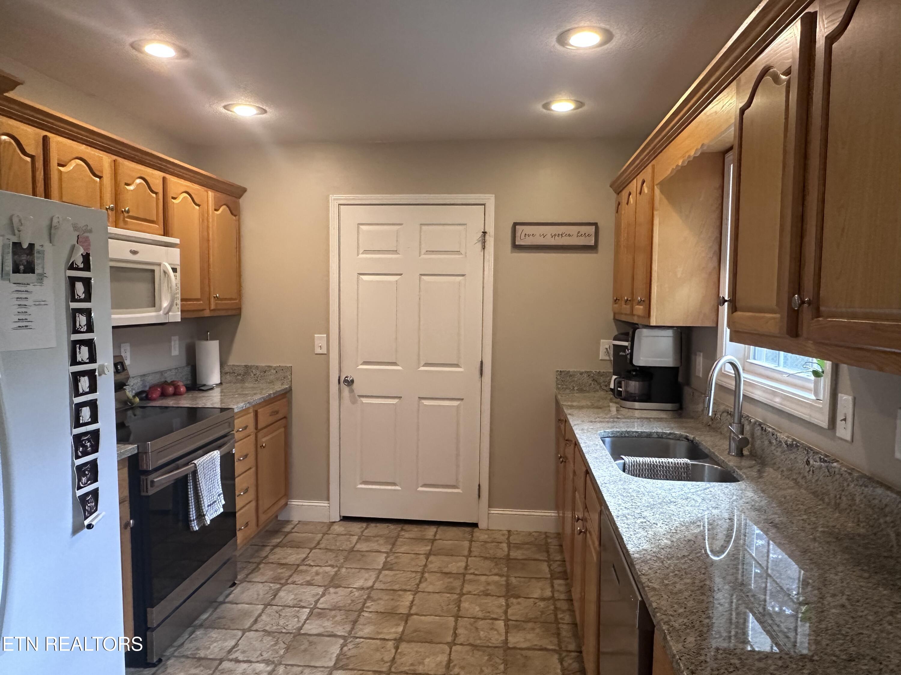 808 Ojibwa Lane Crossville TN 38572