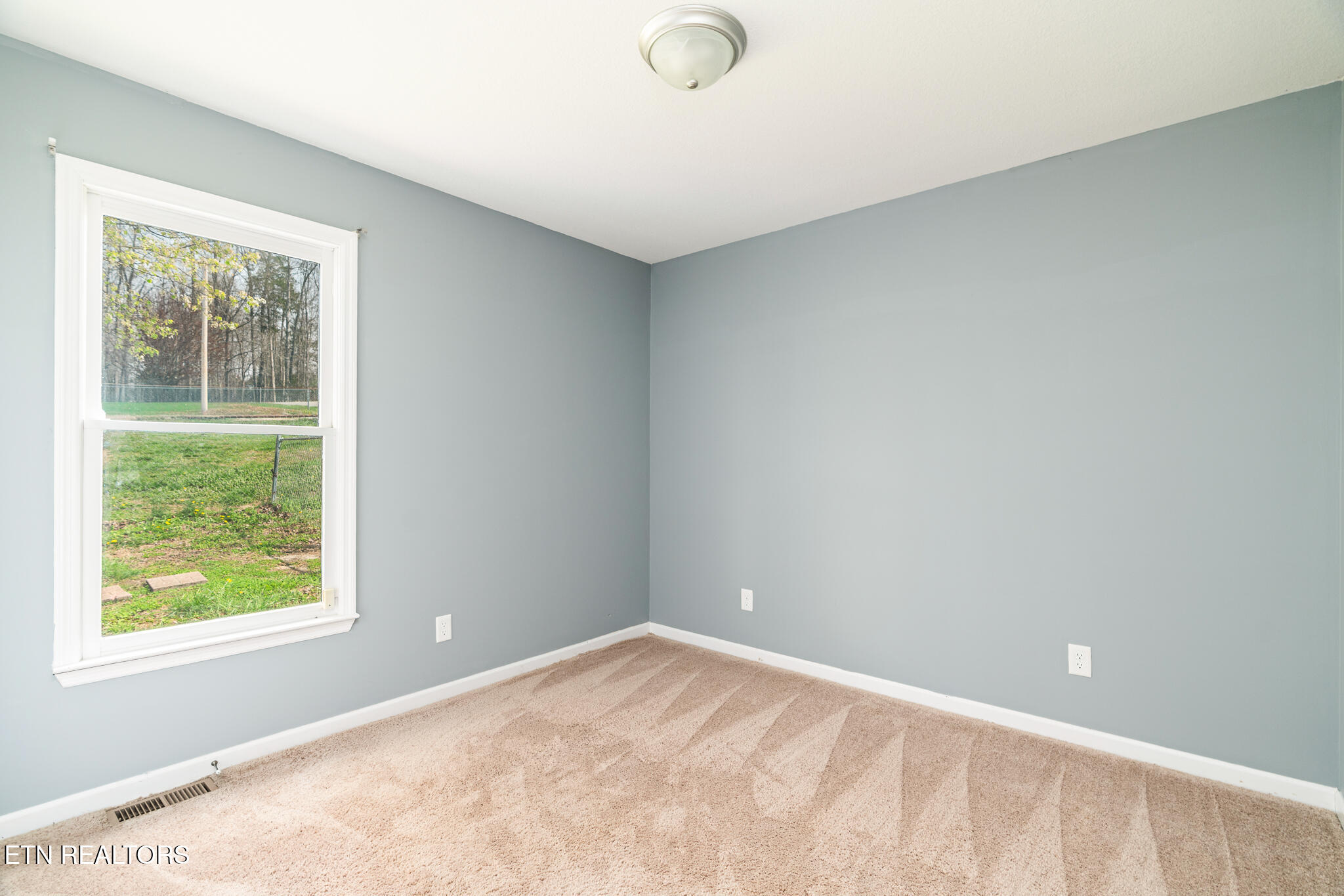 109 Miles Lane Lafollette TN 37766