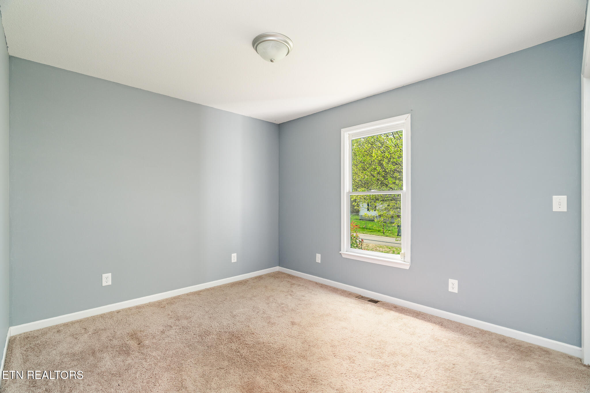 109 Miles Lane Lafollette TN 37766