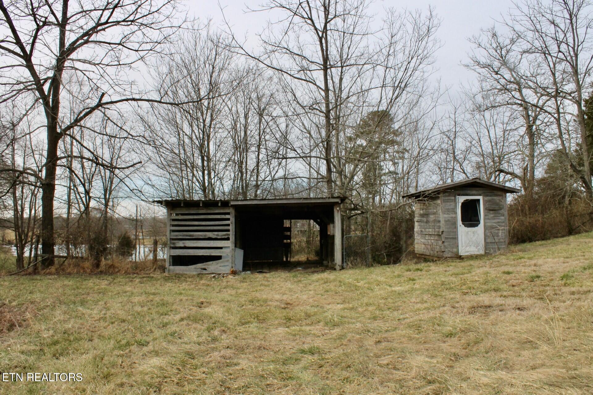 6111 Nashville Highway Deer Lodge TN 37726