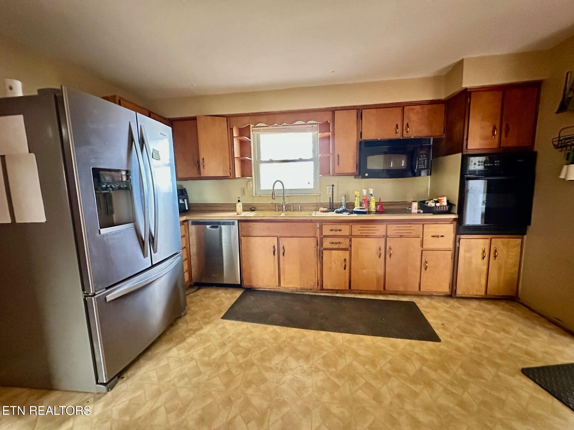6111 Nashville Highway Deer Lodge TN 37726