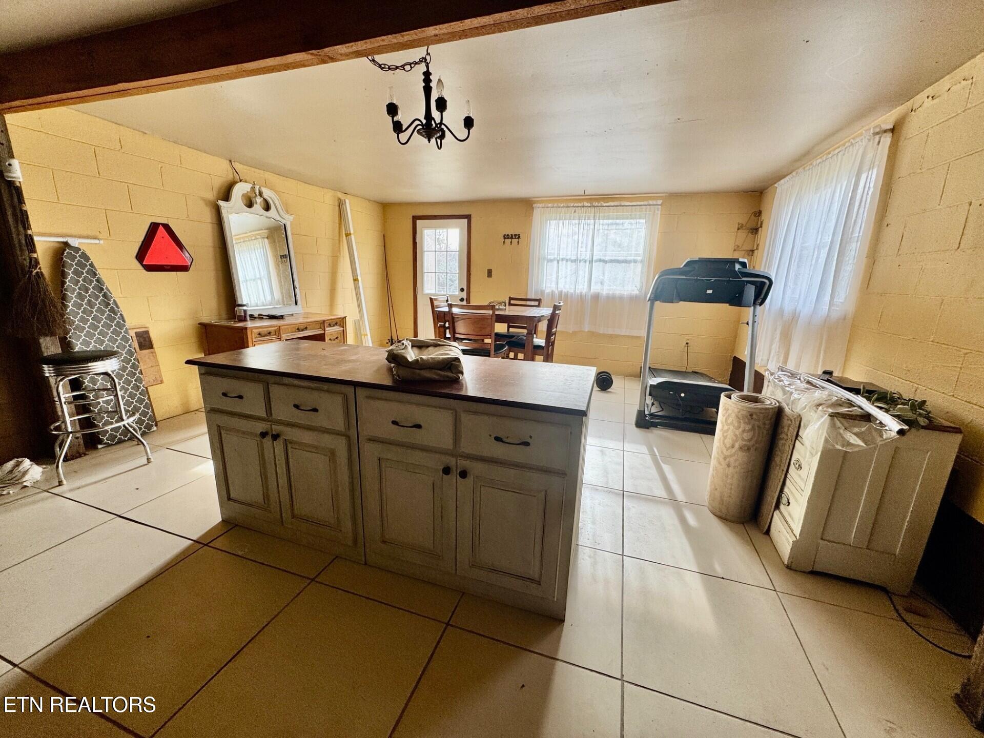 6111 Nashville Highway Deer Lodge TN 37726