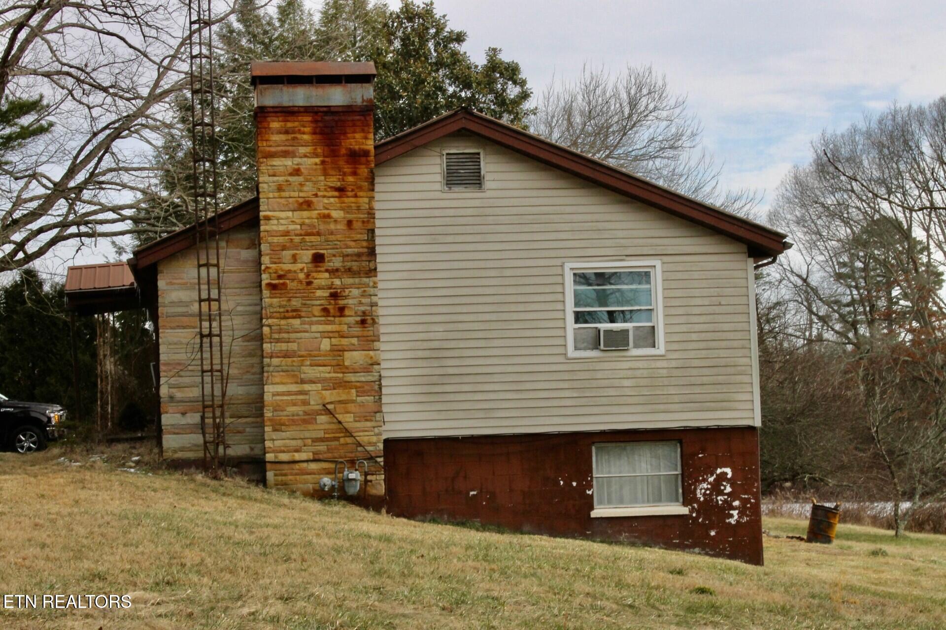 6111 Nashville Highway Deer Lodge TN 37726