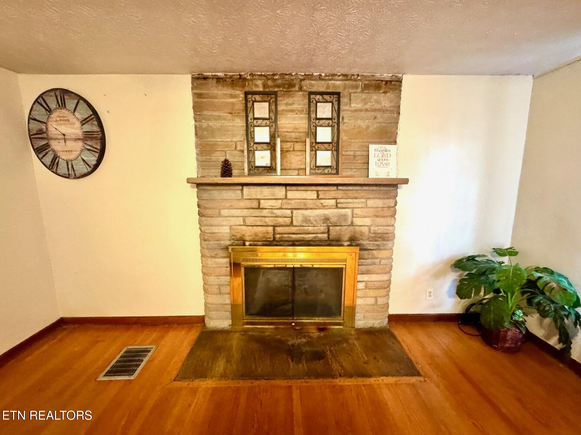 6111 Nashville Highway Deer Lodge TN 37726