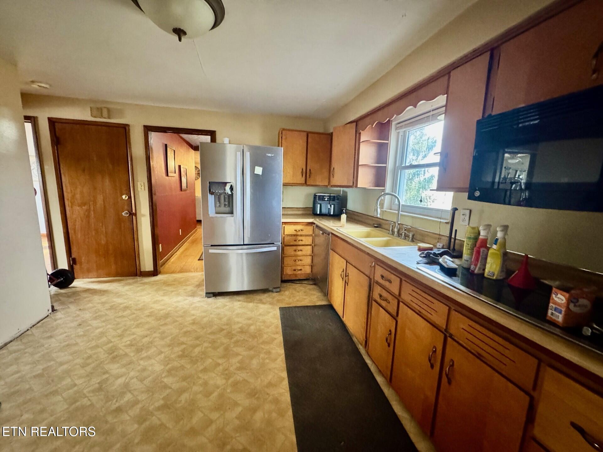 6111 Nashville Highway Deer Lodge TN 37726