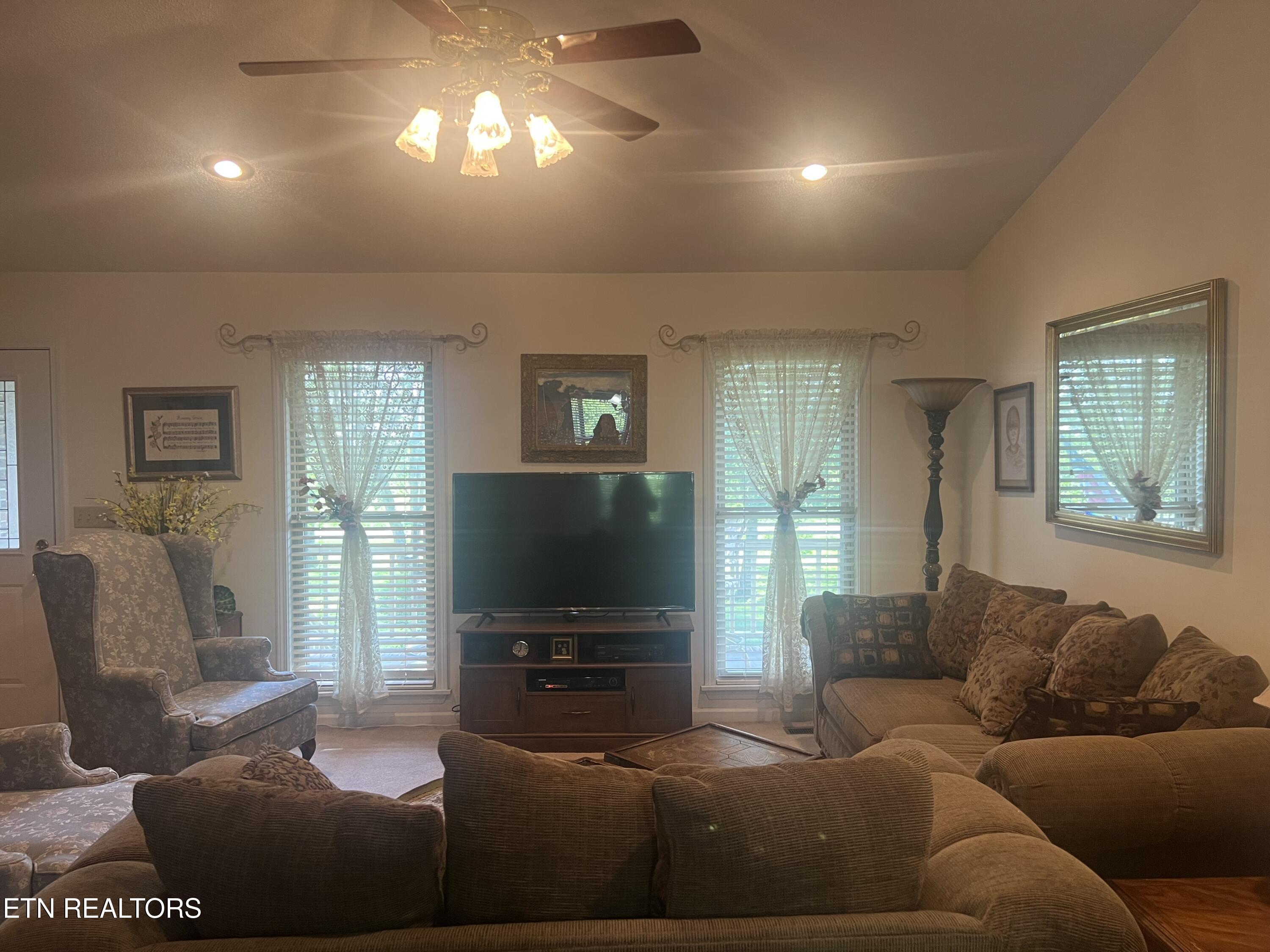 31 Chestnut Oak Road Crossville TN 38571