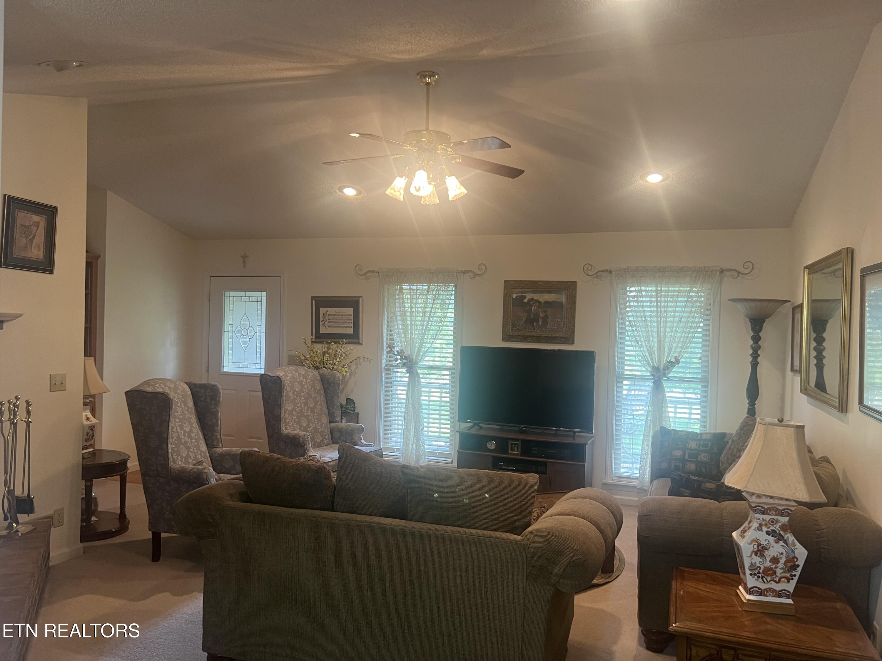 31 Chestnut Oak Road Crossville TN 38571