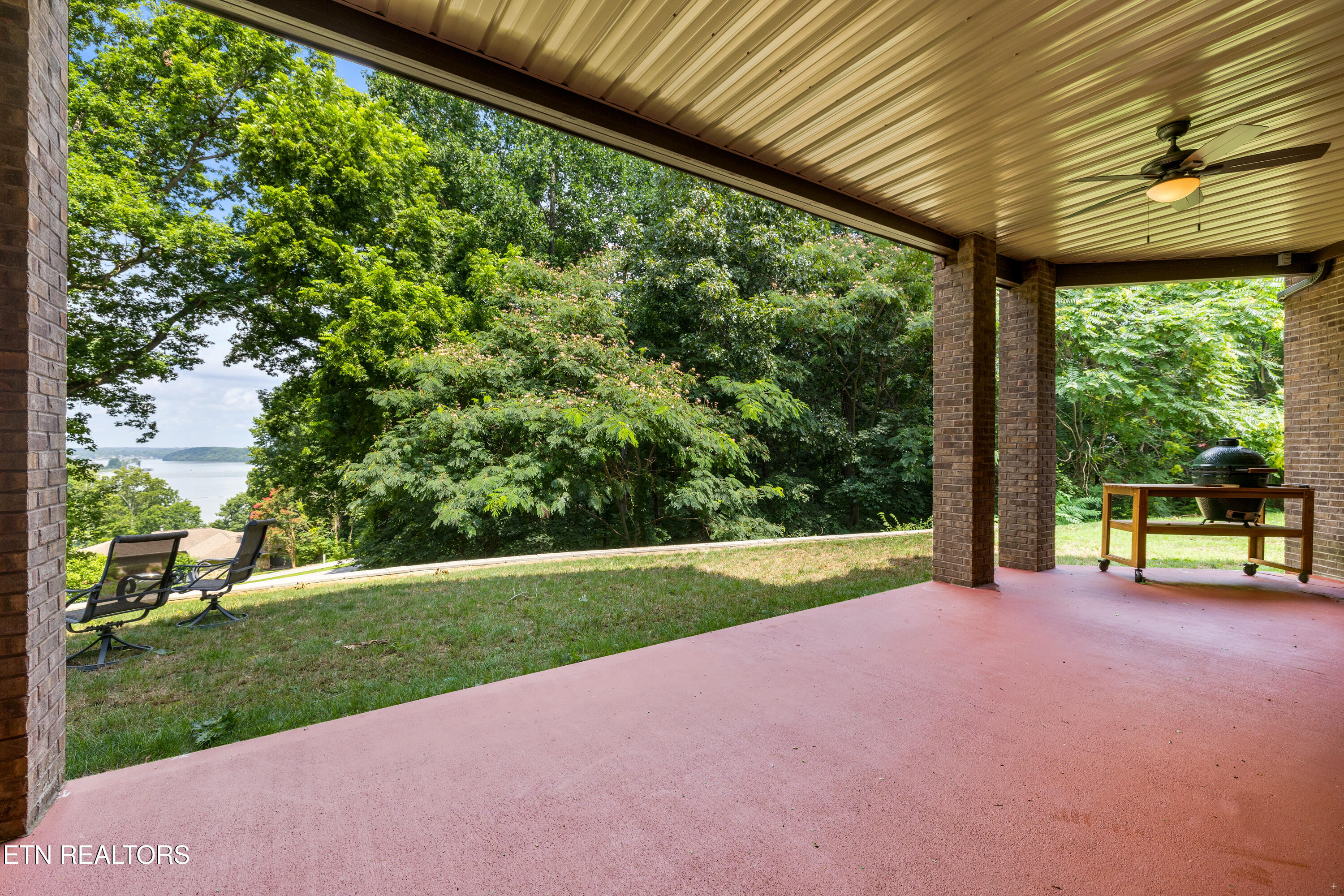 362 Parkwood Circle Greenback TN 37742