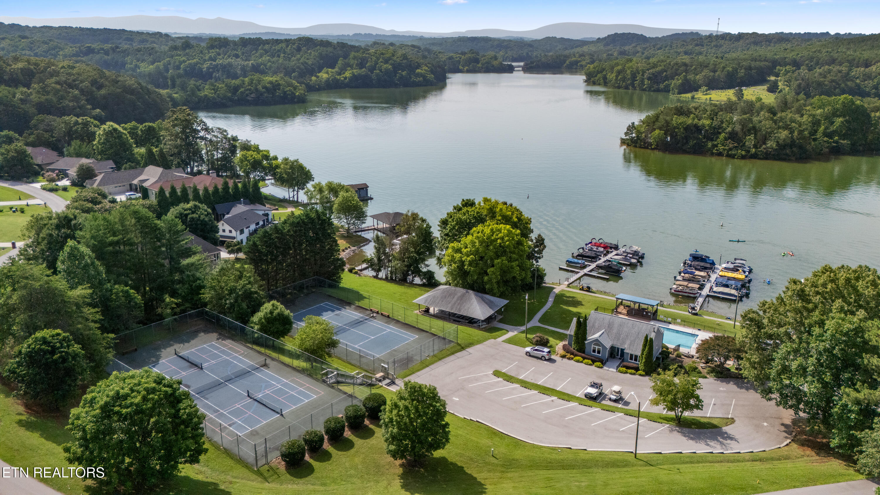362 Parkwood Circle Greenback TN 37742