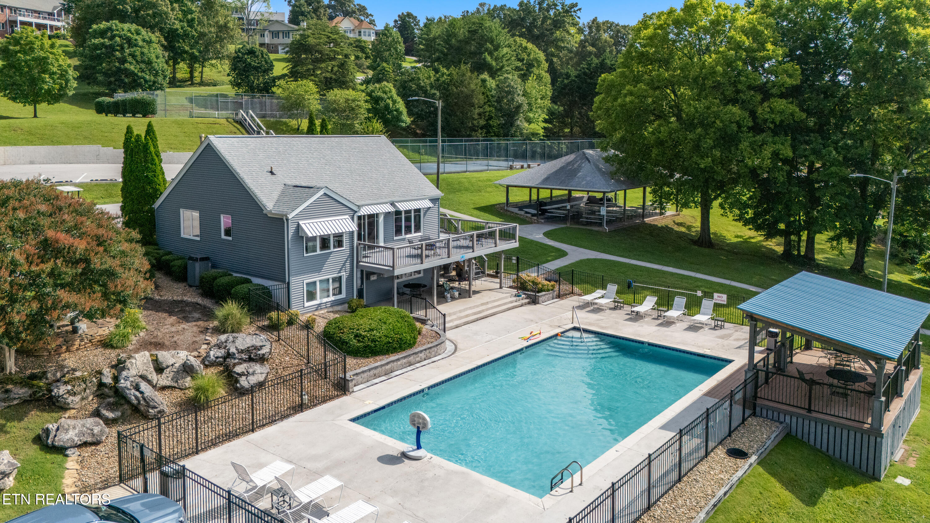 362 Parkwood Circle Greenback TN 37742