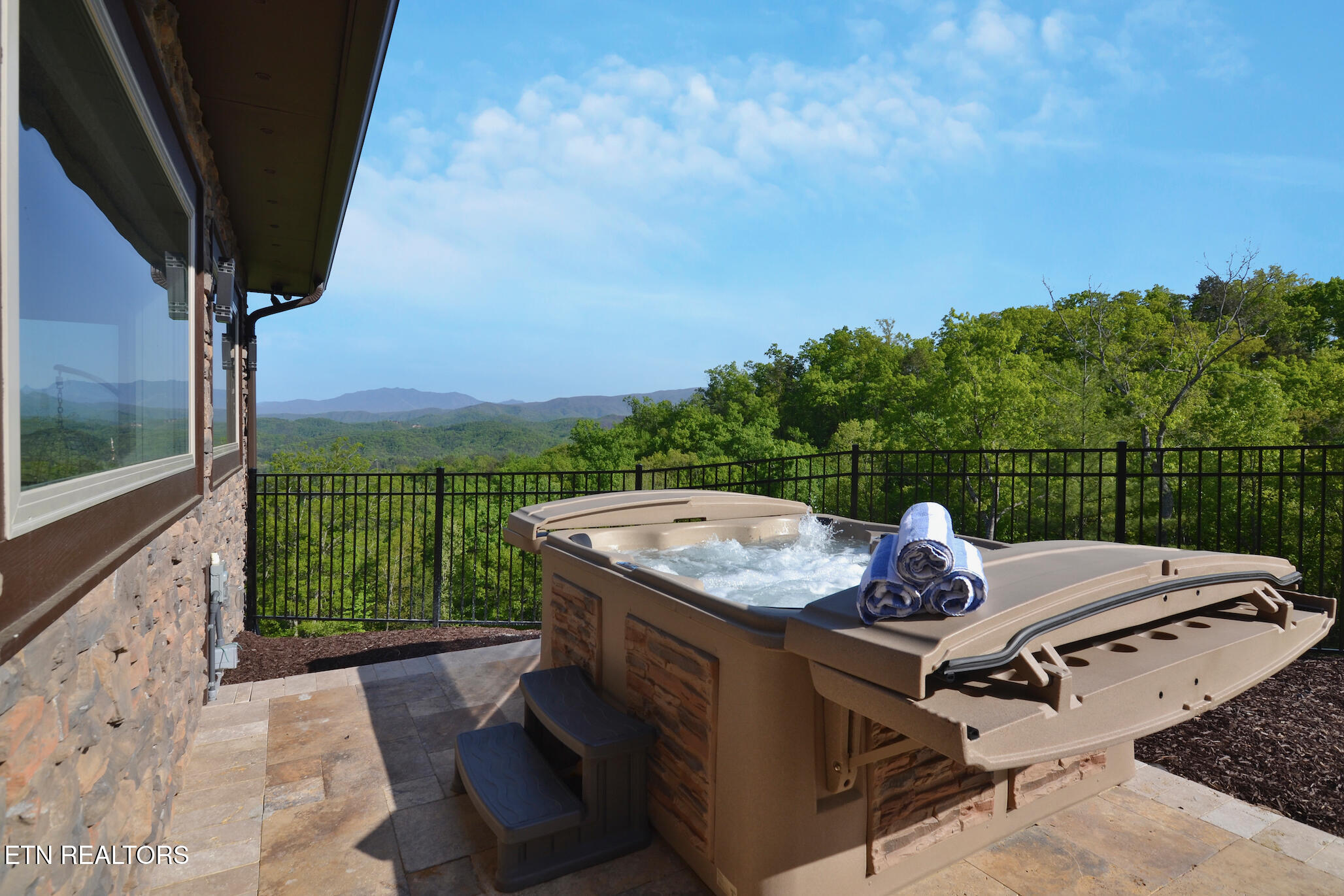 3270 Laurel Cove Trail Sevierville TN 37862