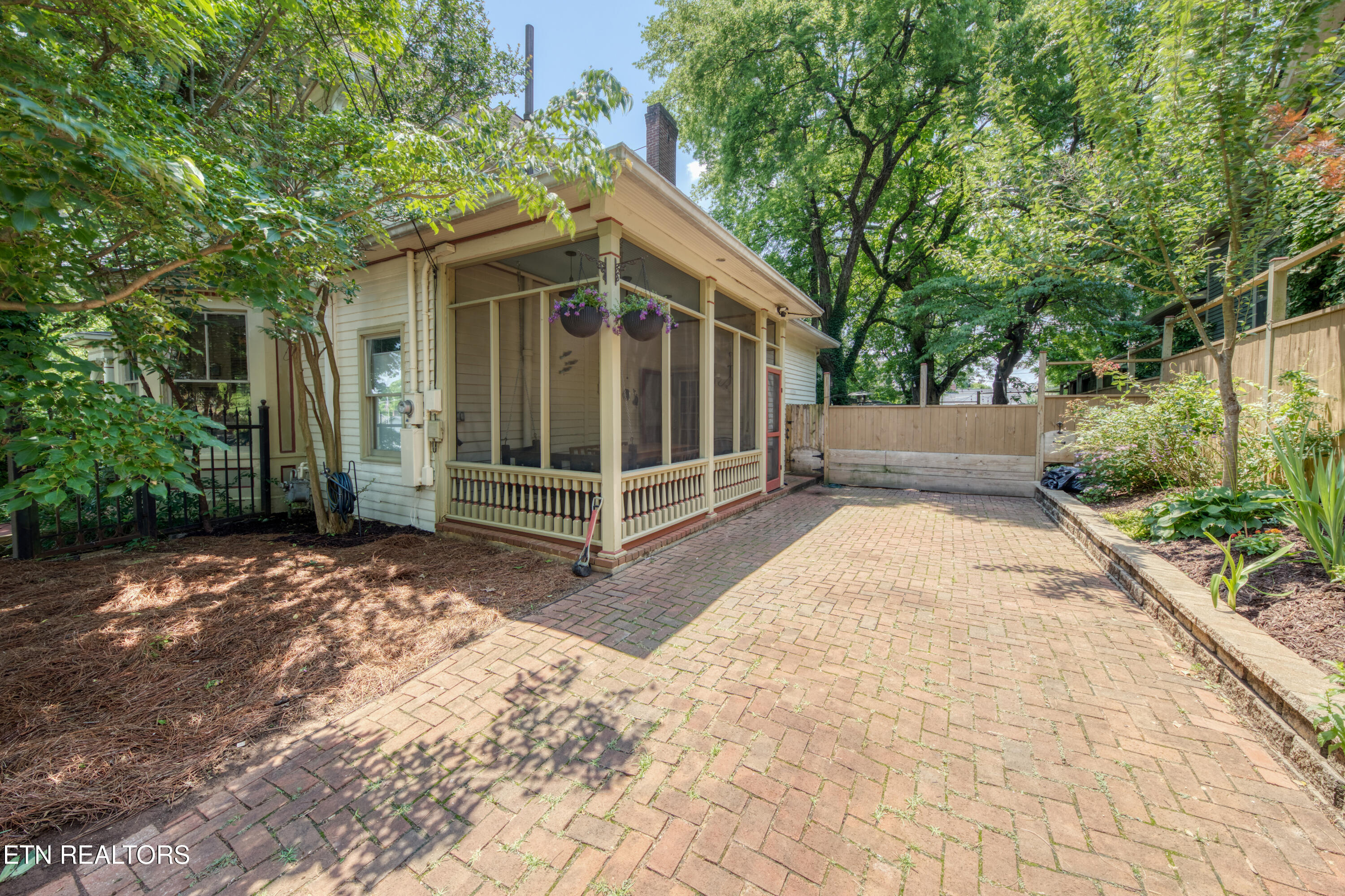 1329 Armstrong Avenue Knoxville TN 37917
