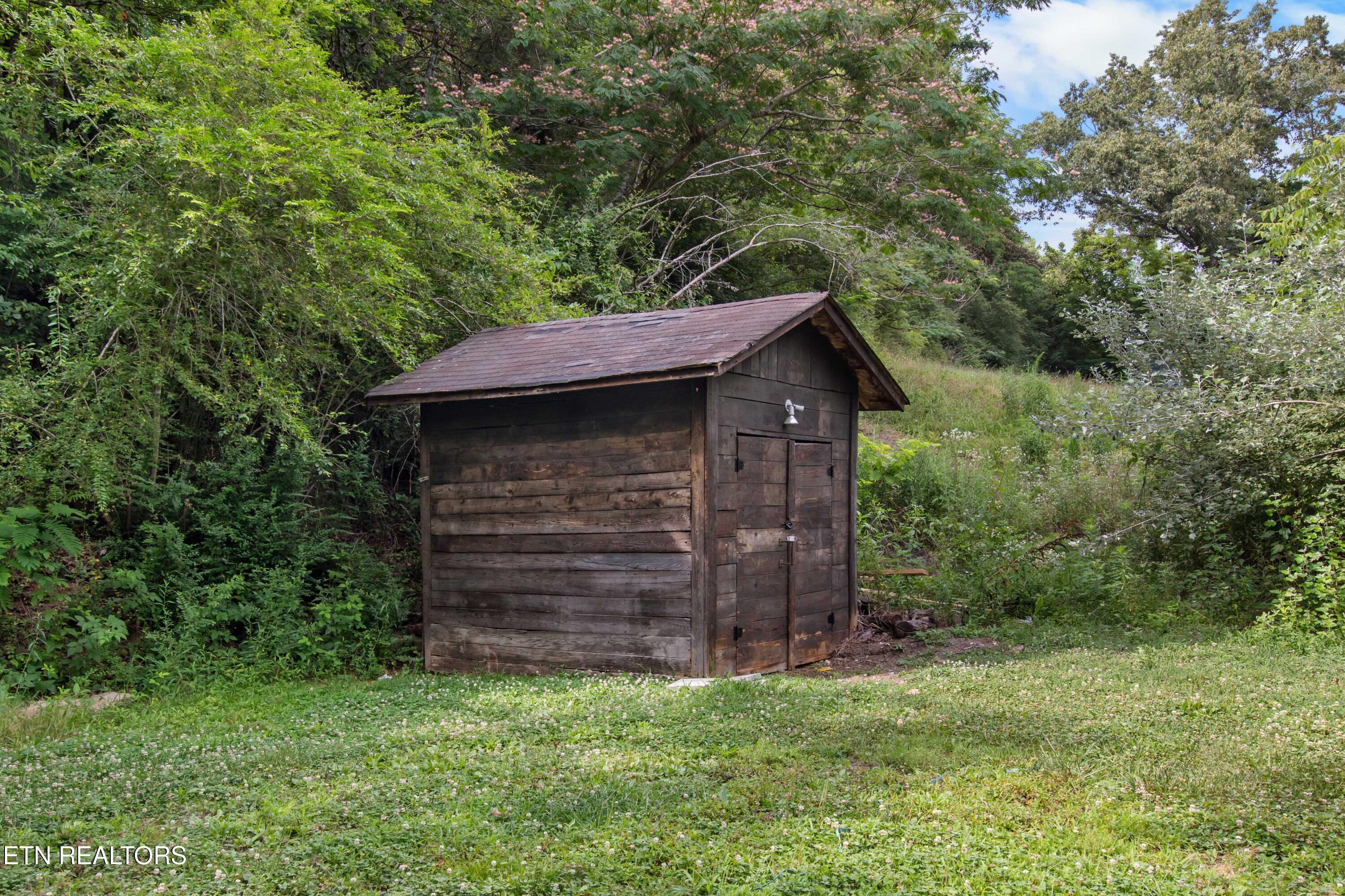 1729 W Brushy Valley Drive Powell TN 37849
