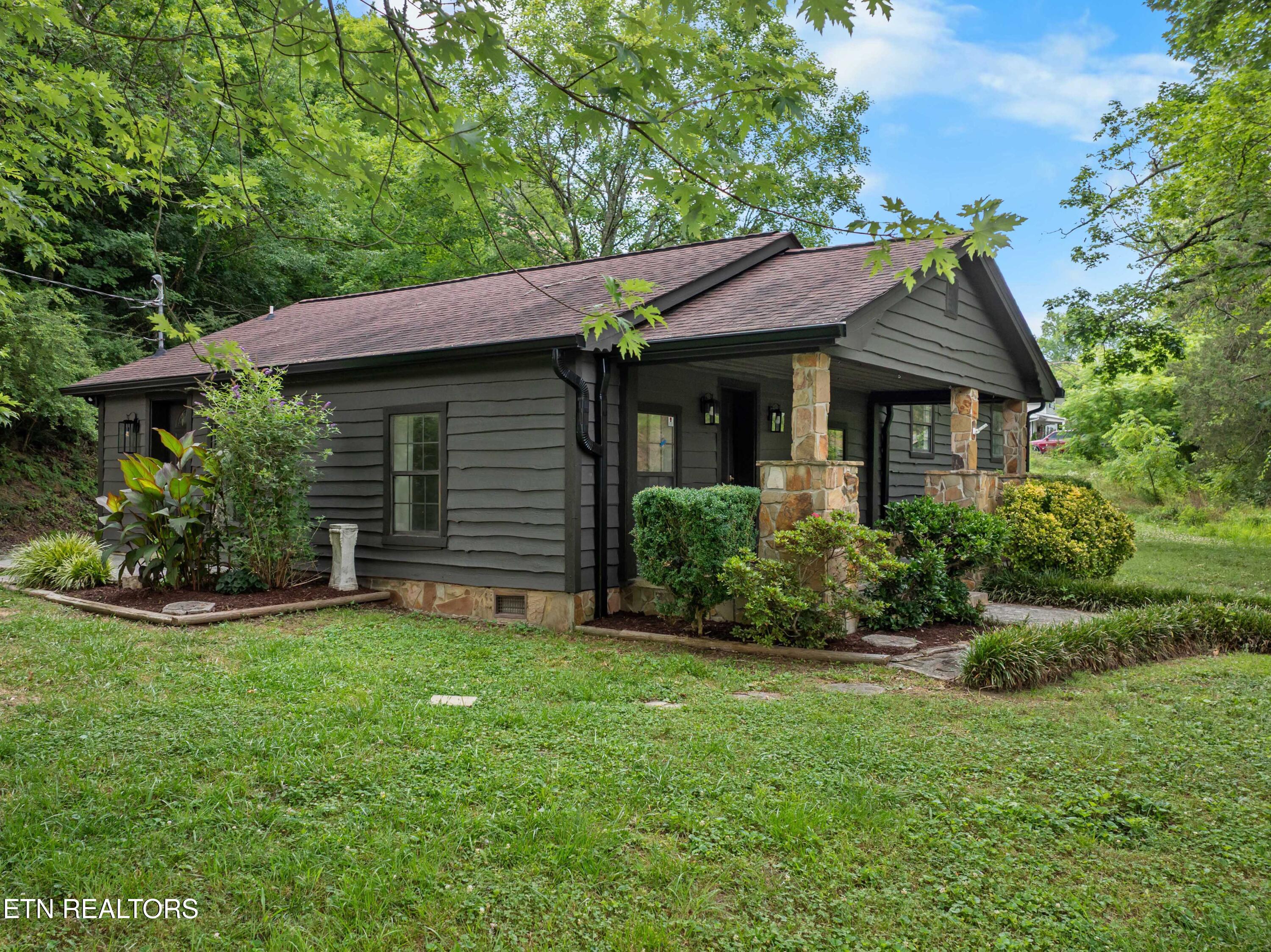 1729 W Brushy Valley Drive Powell TN 37849