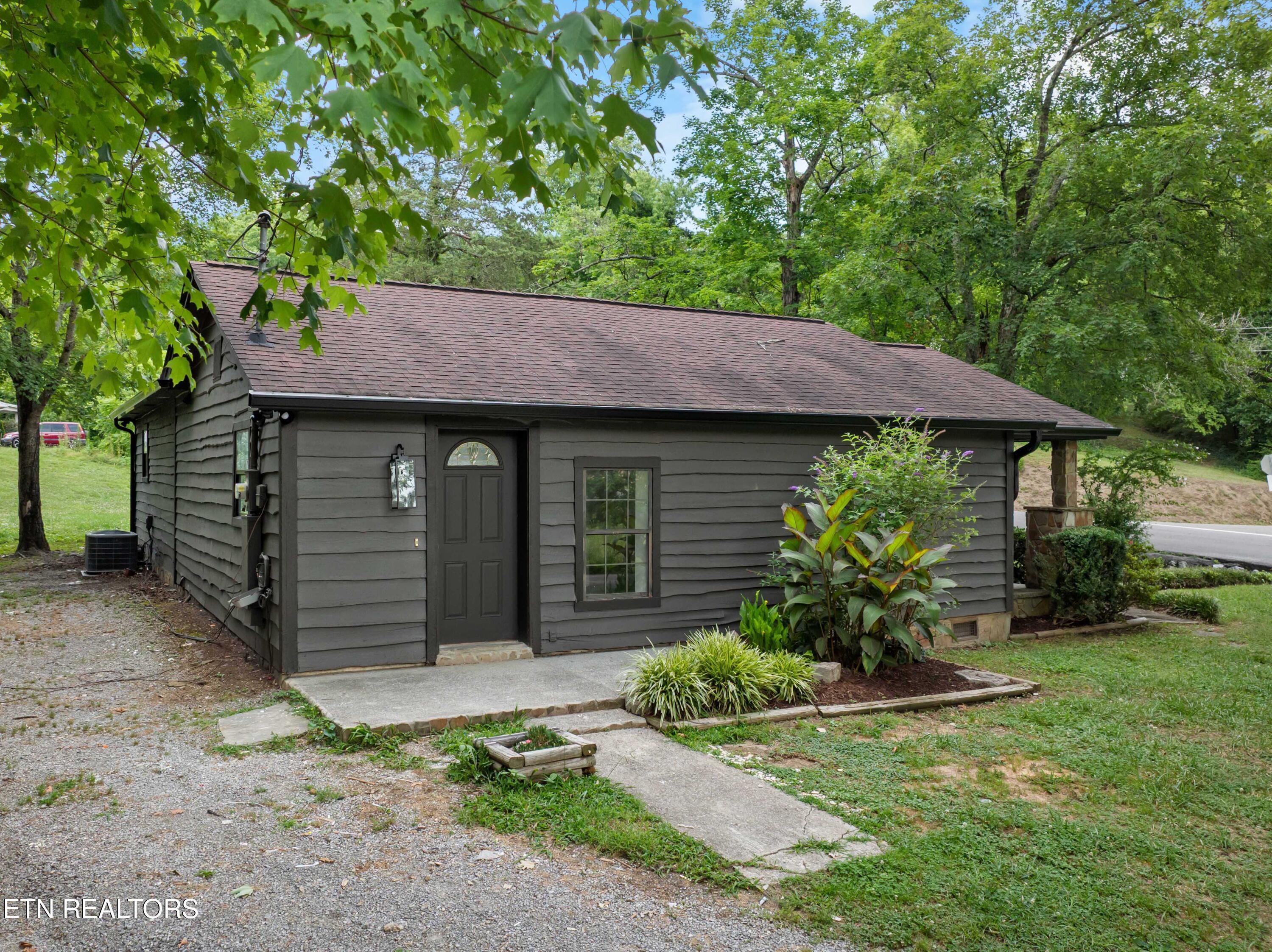 1729 W Brushy Valley Drive Powell TN 37849