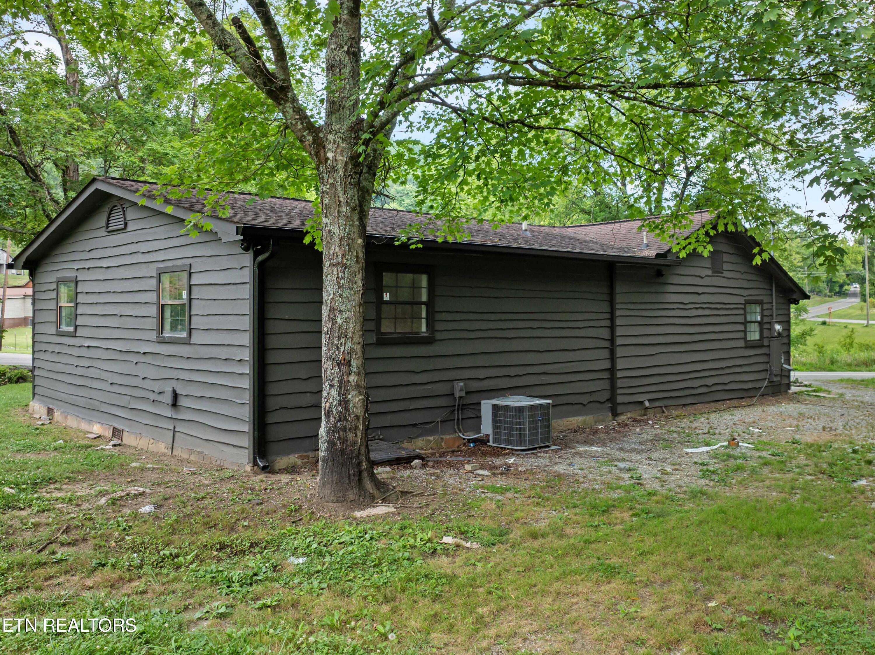 1729 W Brushy Valley Drive Powell TN 37849